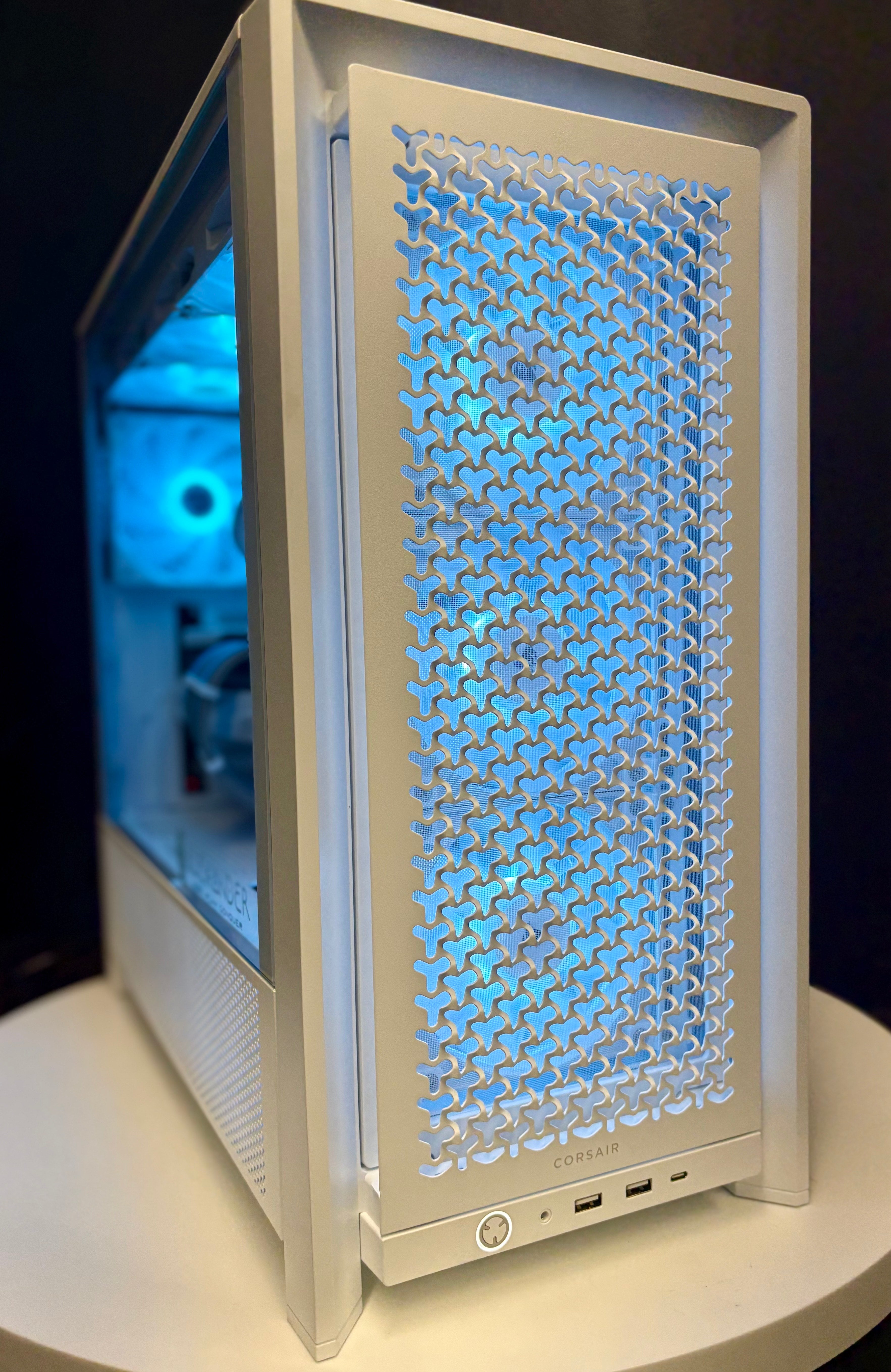 Ready-To-Ship: AMD Ryzen 7 7800X3D w/Radeon RX 9070 XT