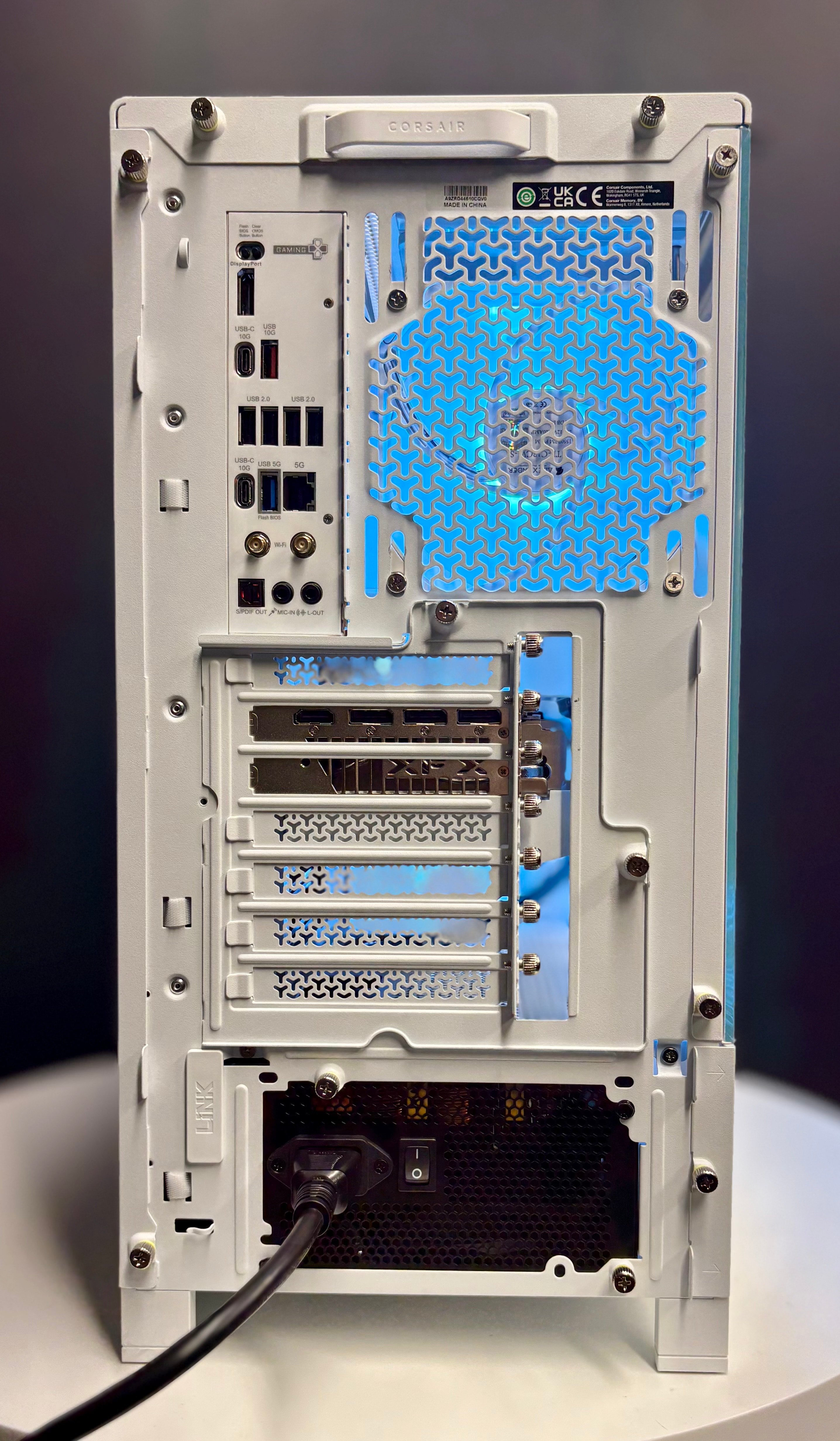 Ready-To-Ship: AMD Ryzen 7 7800X3D w/Radeon RX 9070 XT