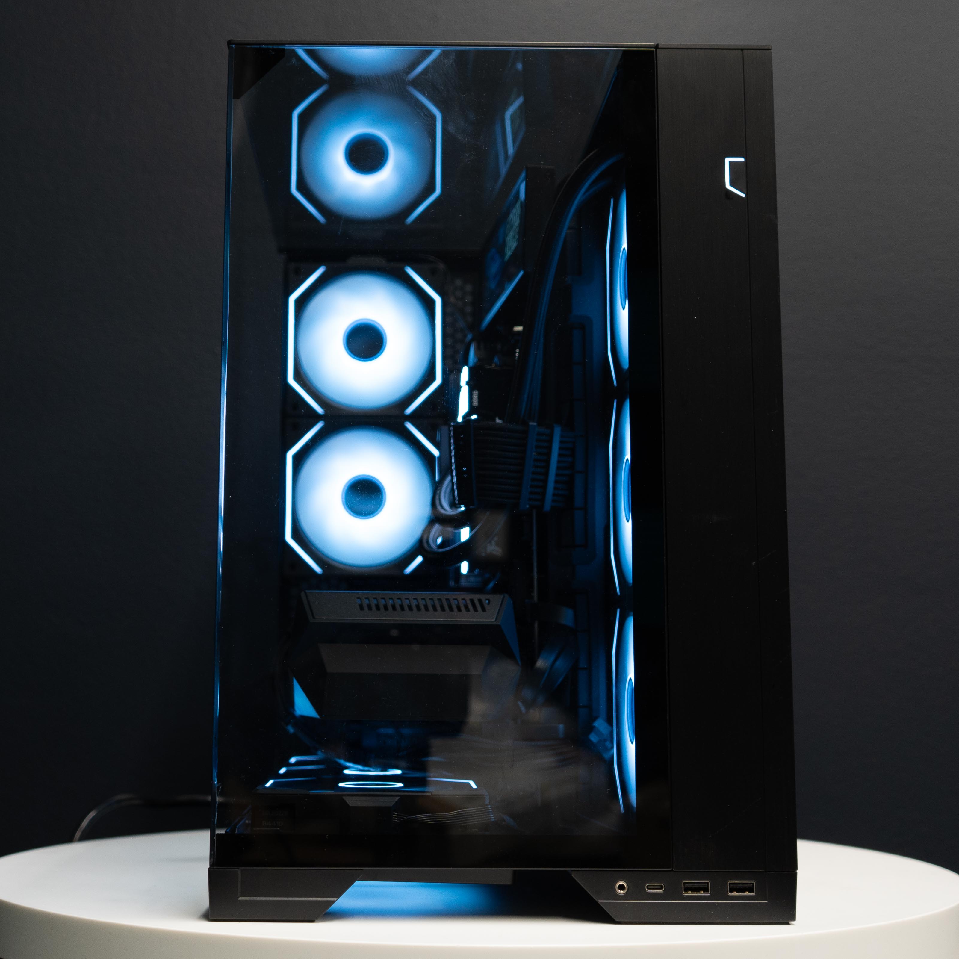 Ready-To-Ship: AMD Ryzen 7 9800X3D w/Radeon RX 9070 XT