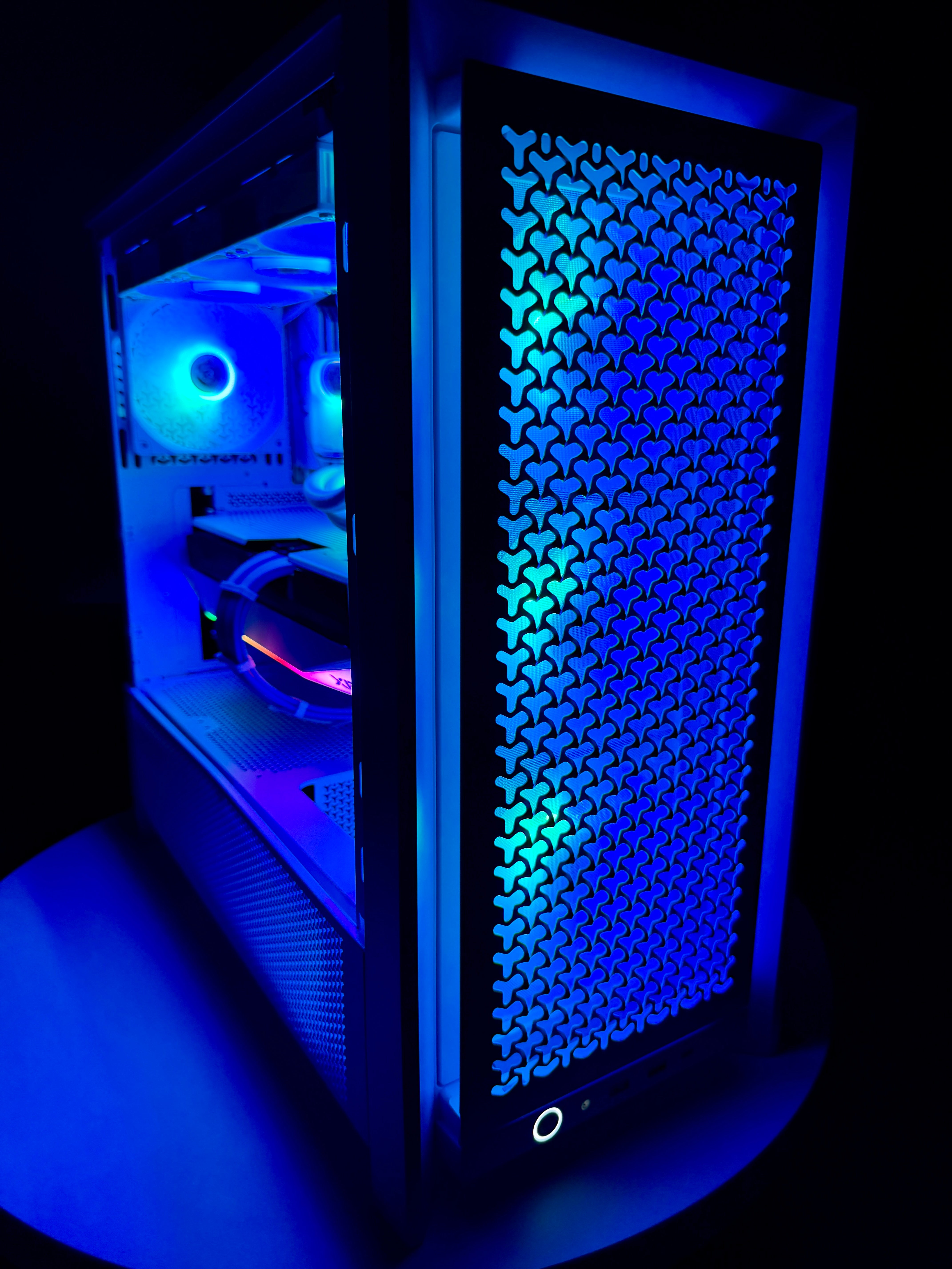 Ready-To-Ship: AMD Ryzen 7 9800X3D w/Radeon RX 9070 XT