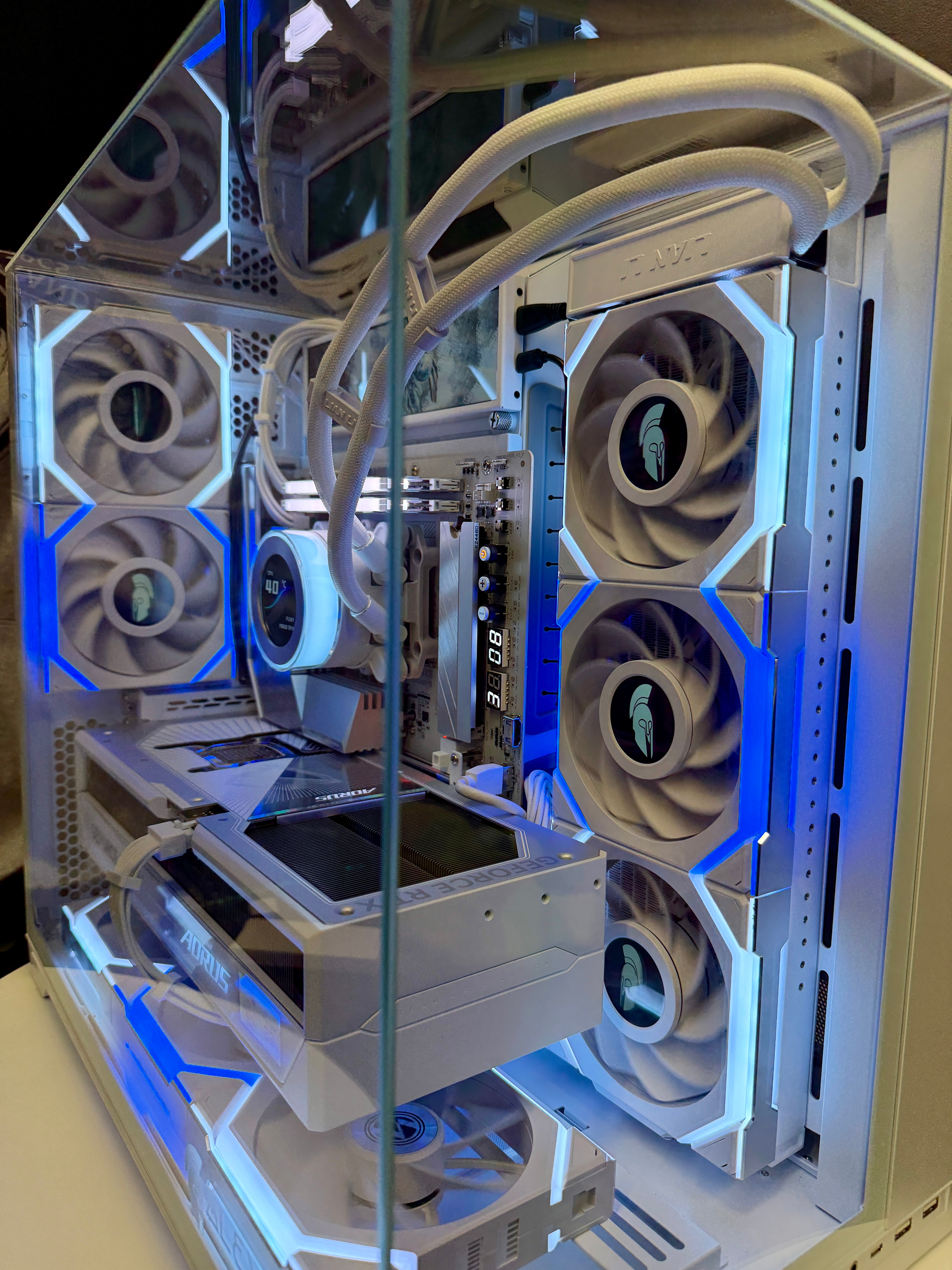 Ready-To-Ship: AMD Ryzen 9 9950X3D w/White AORUS Master 5090