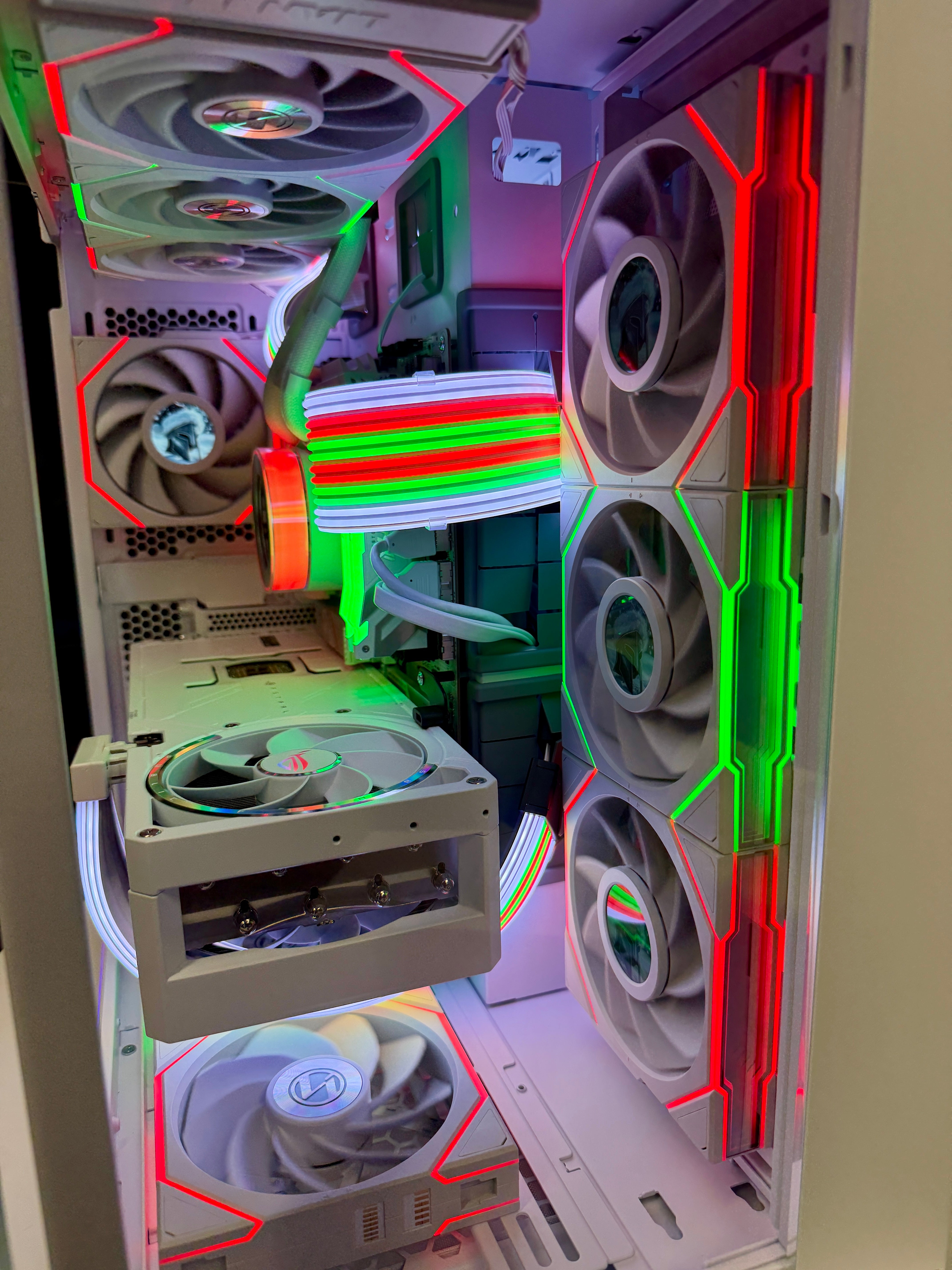 Ready-To-Ship: AMD Ryzen 9 9950X3D w/White ROG Astral 5090