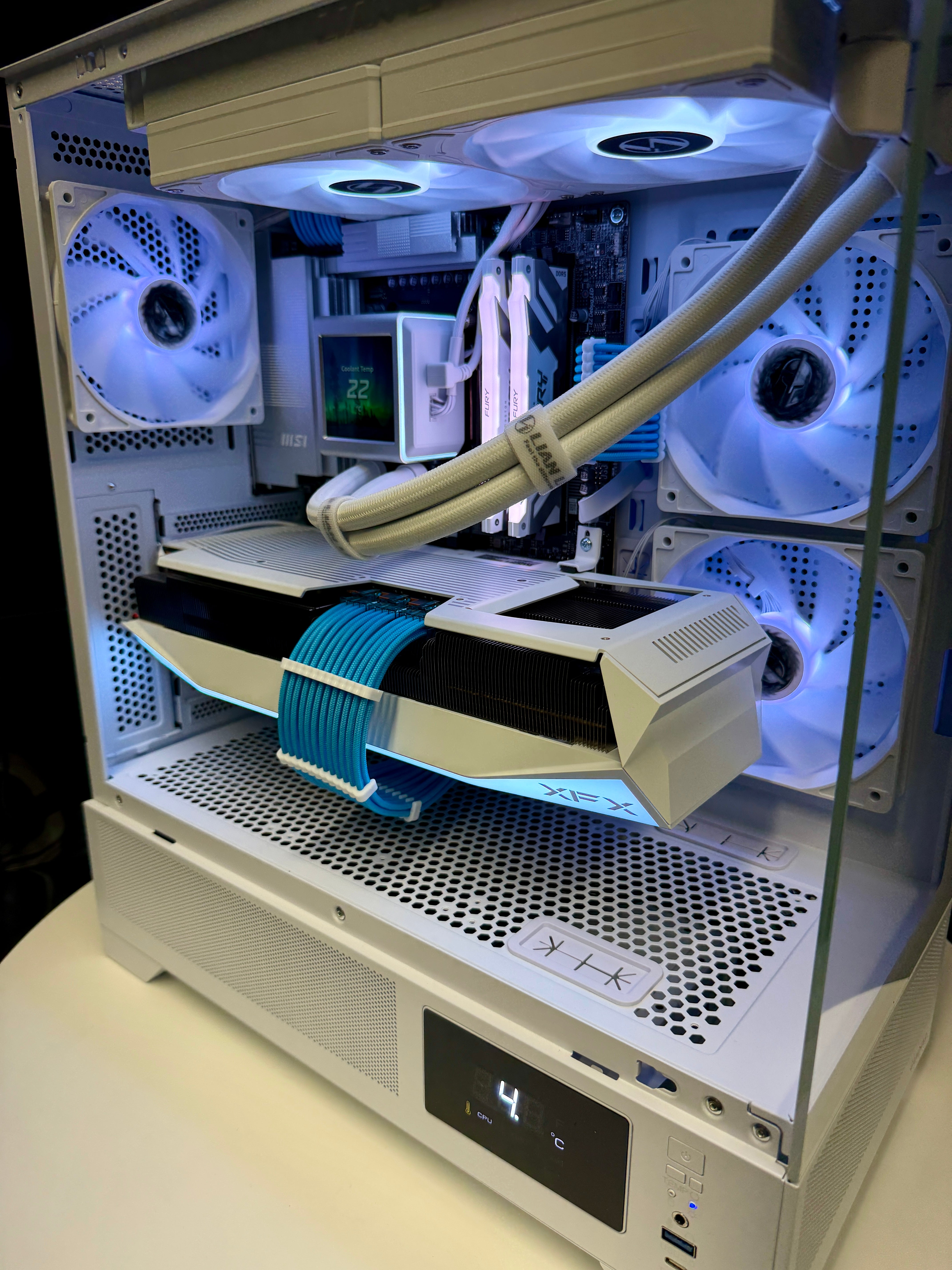 Ready-To-Ship: AMD Ryzen 7 7800X3D w/Radeon RX 9070 XT