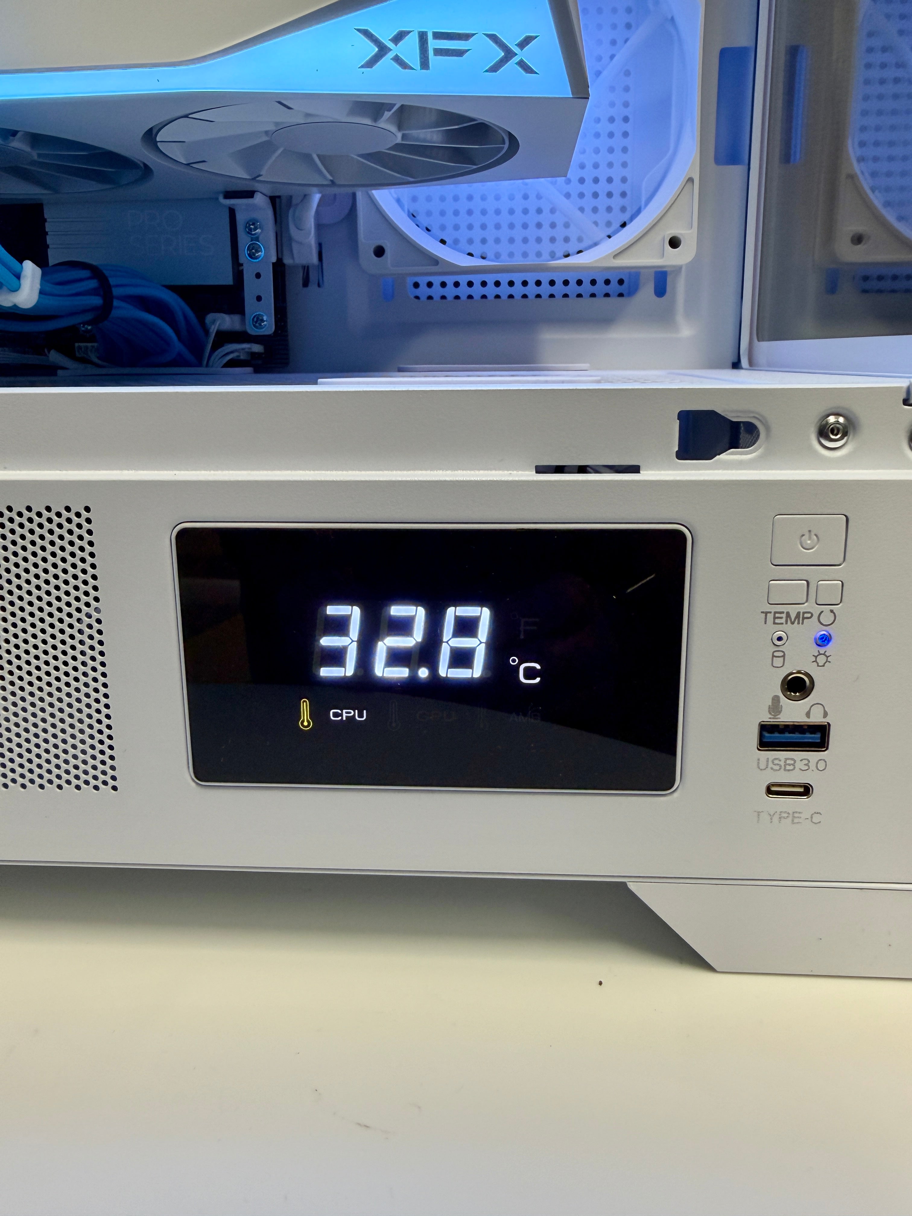 Ready-To-Ship: AMD Ryzen 7 7800X3D w/Radeon RX 9070 XT