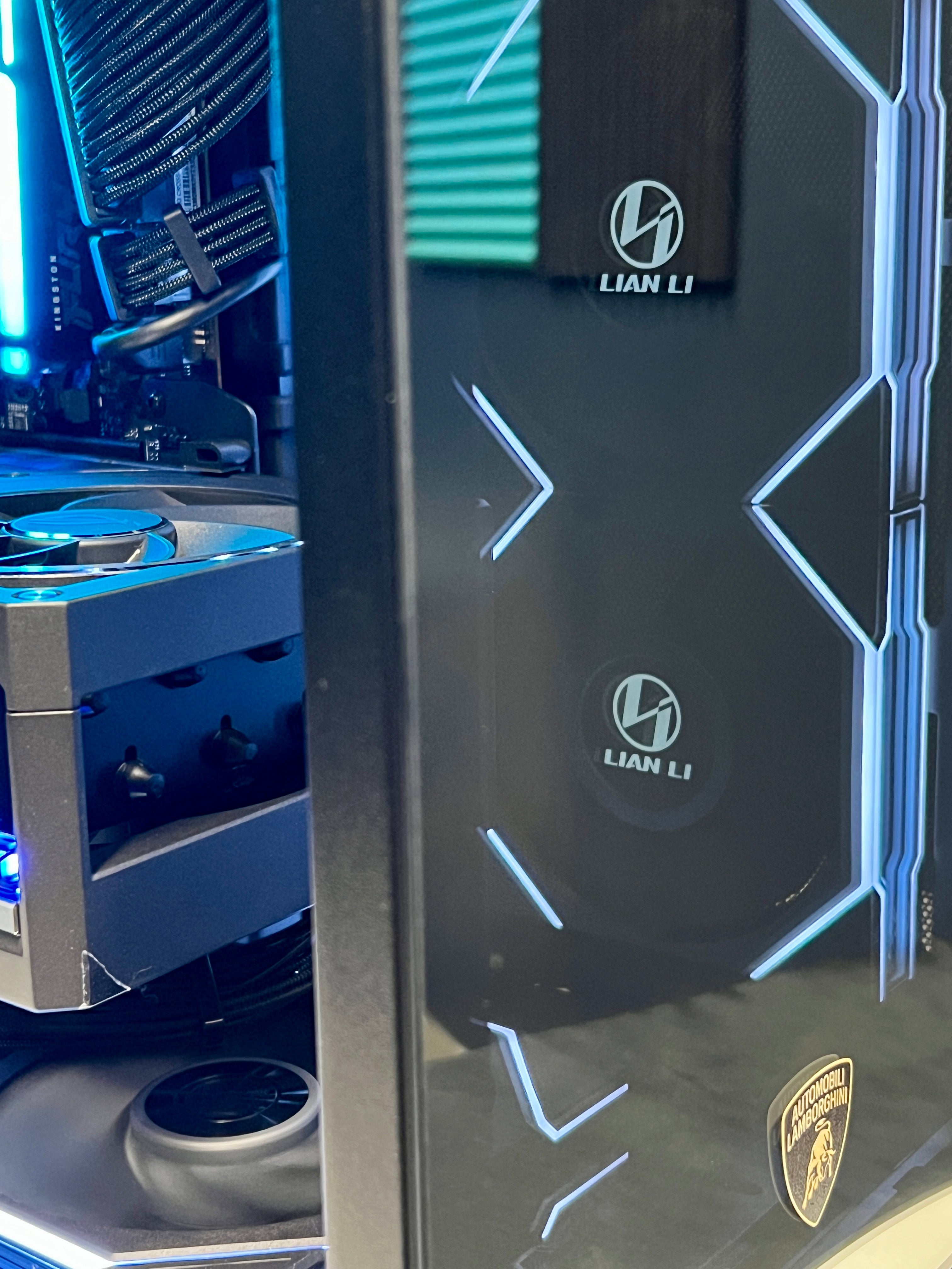 Ready-To-Ship: AMD Ryzen 9 9950X3D w/ROG Astral OC 5090 & O11 Evo Lamborghini Limited Edition
