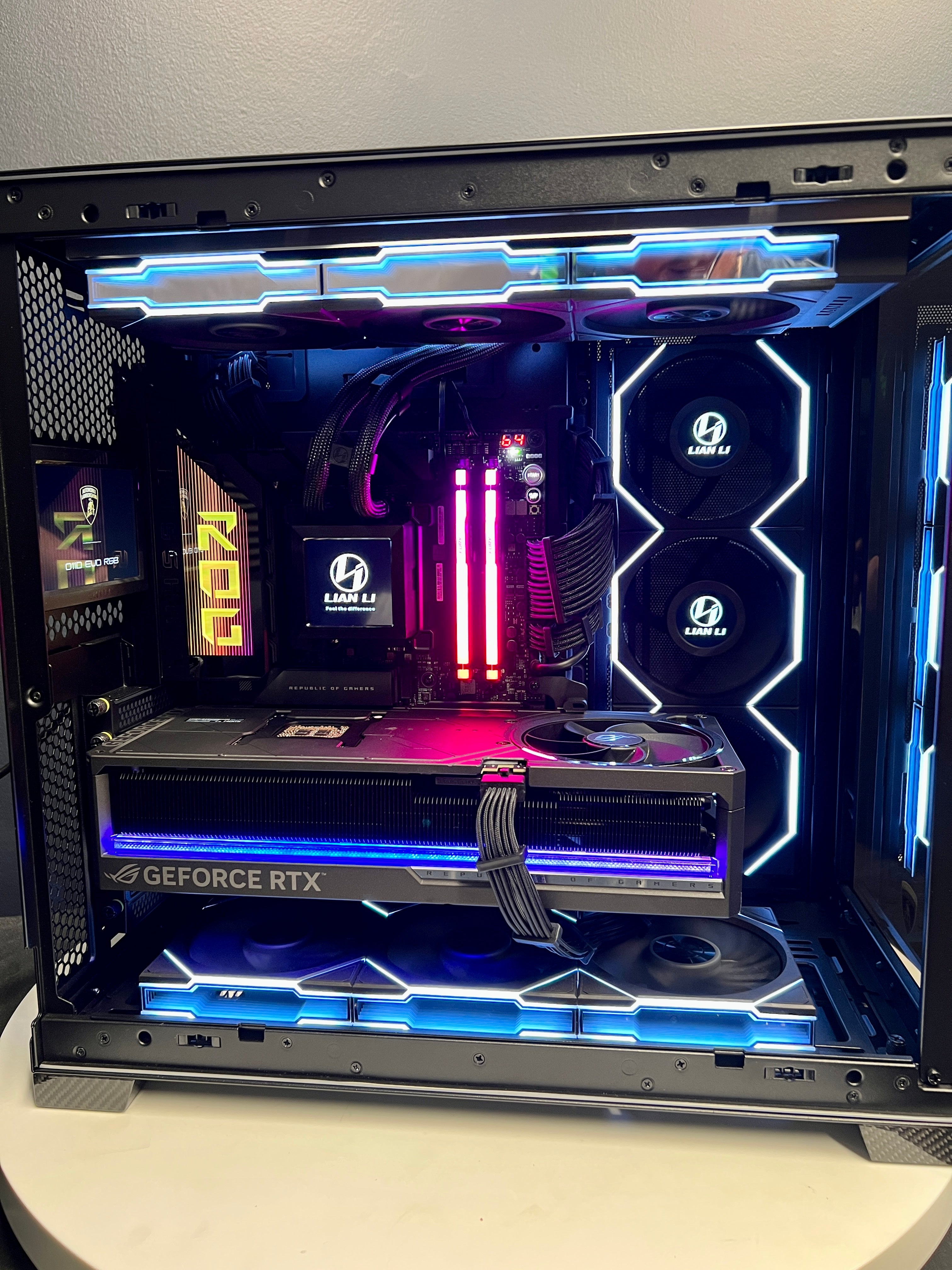 Ready-To-Ship: AMD Ryzen 9 9950X3D w/ROG Astral OC 5090 & O11 Evo Lamborghini Limited Edition