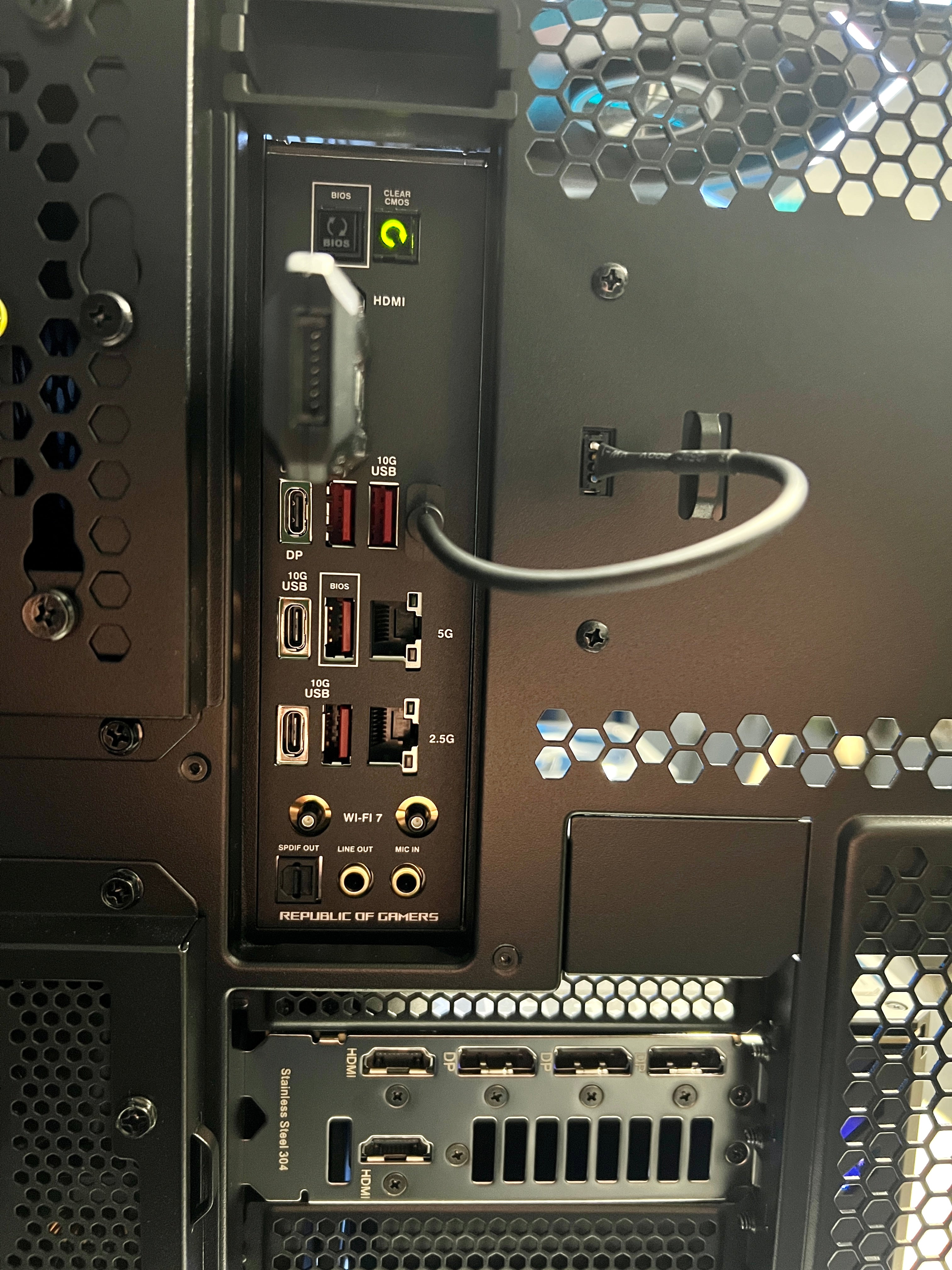 Ready-To-Ship: AMD Ryzen 9 9950X3D w/ROG Astral OC 5090 & O11 Evo Lamborghini Limited Edition