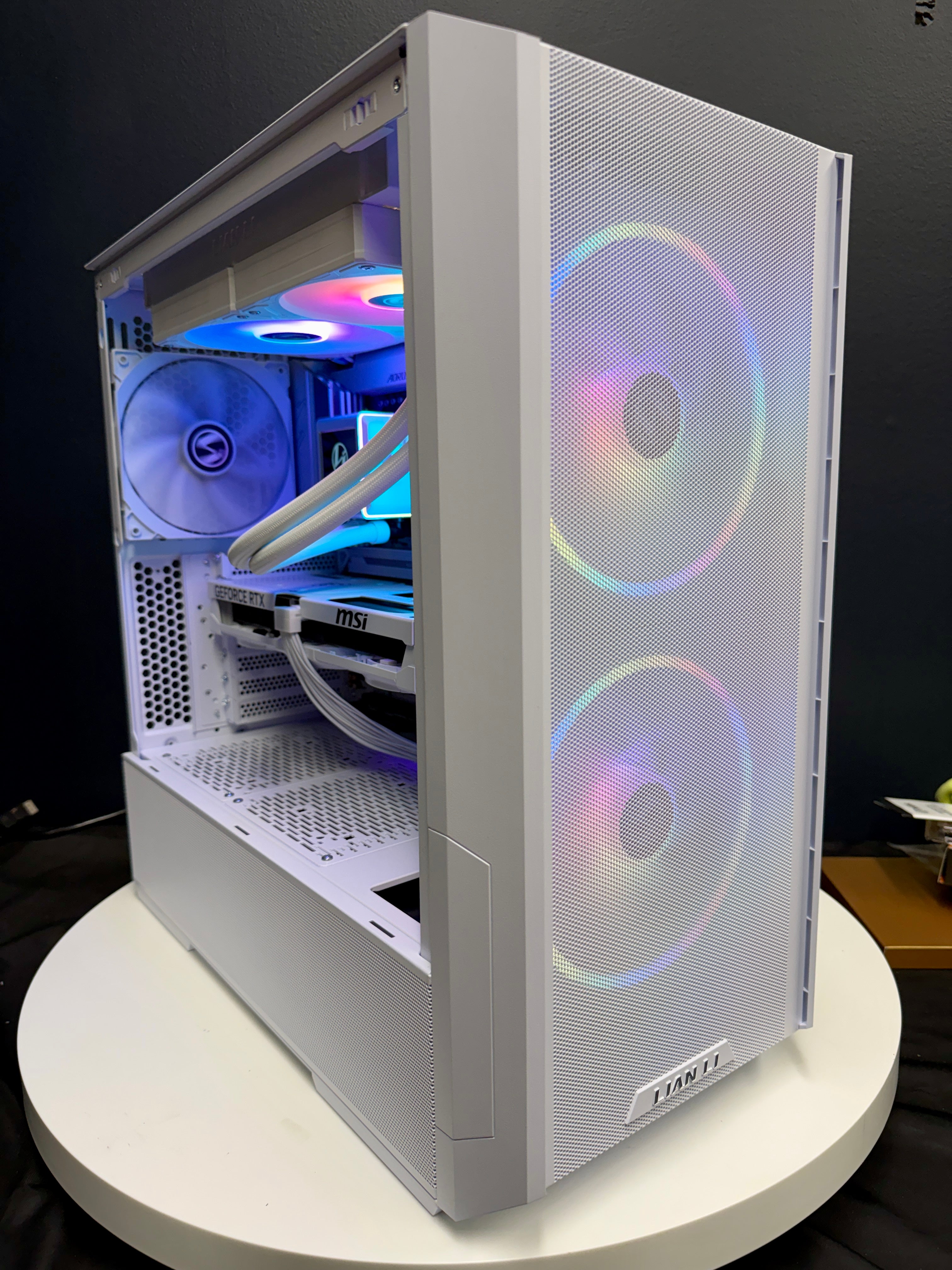 Ready-To-Ship: AMD Ryzen 7 9800X3D w/GeForce RTX 5080 White Edition