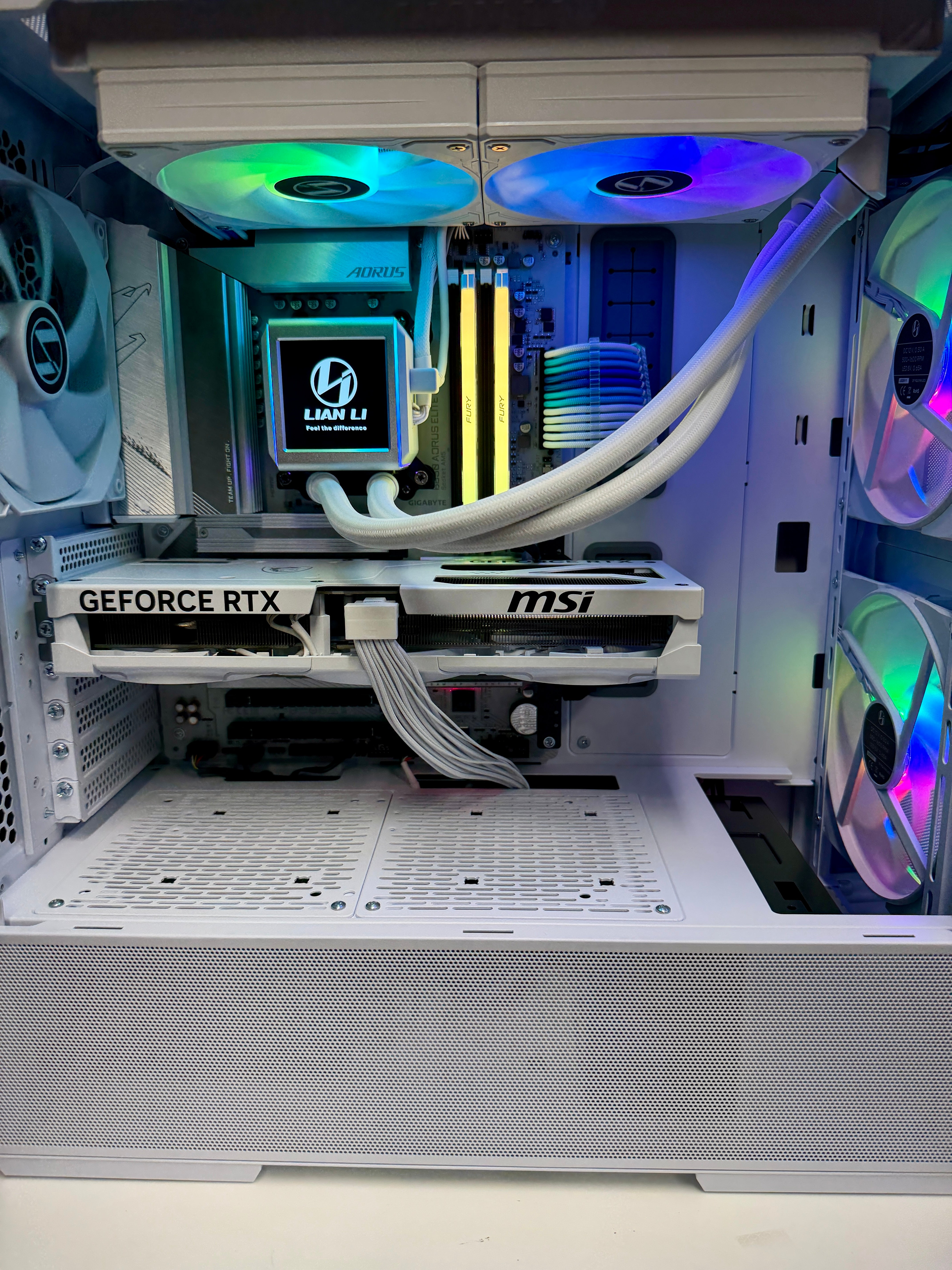 Ready-To-Ship: AMD Ryzen 7 9800X3D w/GeForce RTX 5080 White Edition