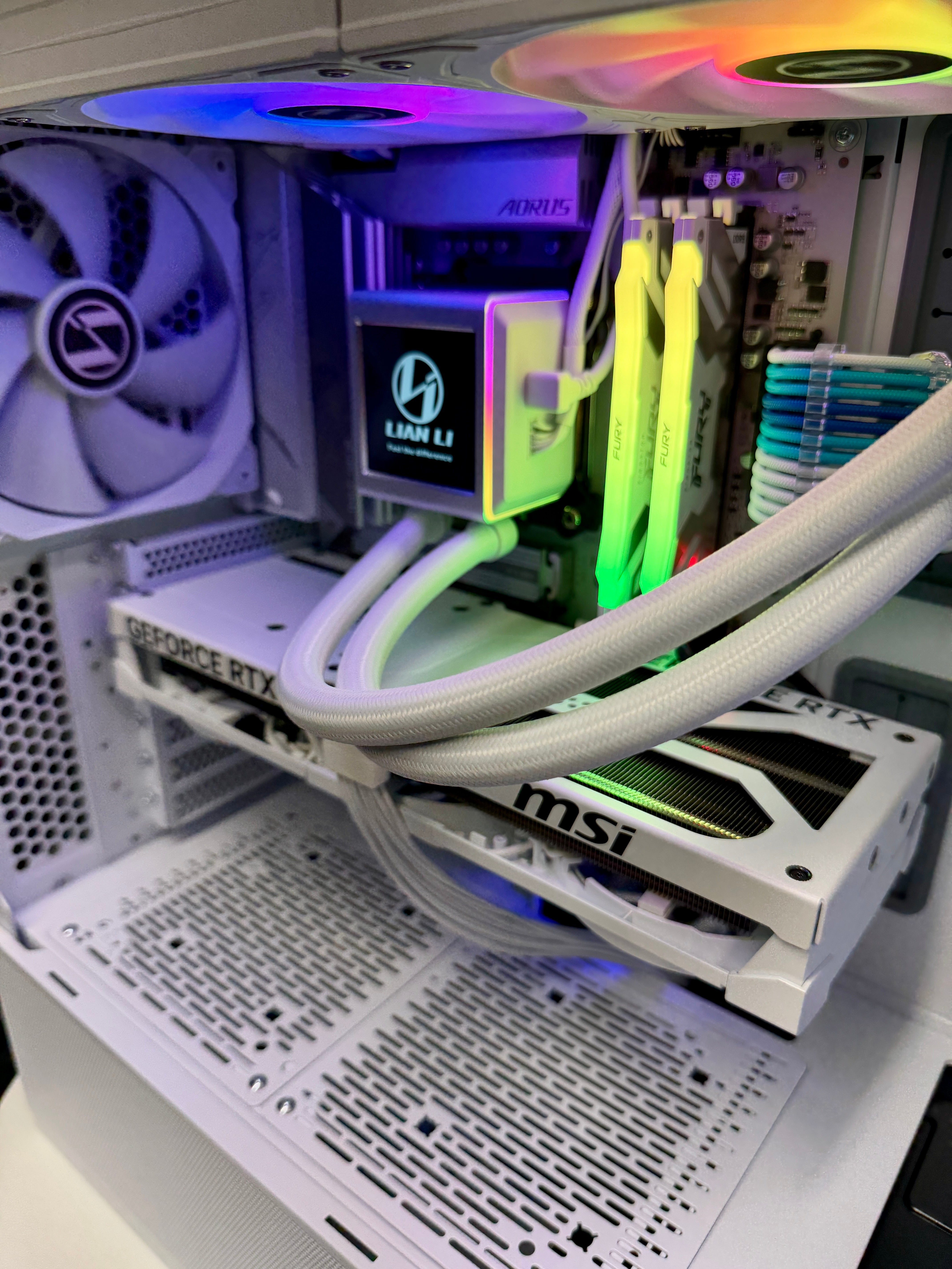 Ready-To-Ship: AMD Ryzen 7 9800X3D w/GeForce RTX 5080 White Edition