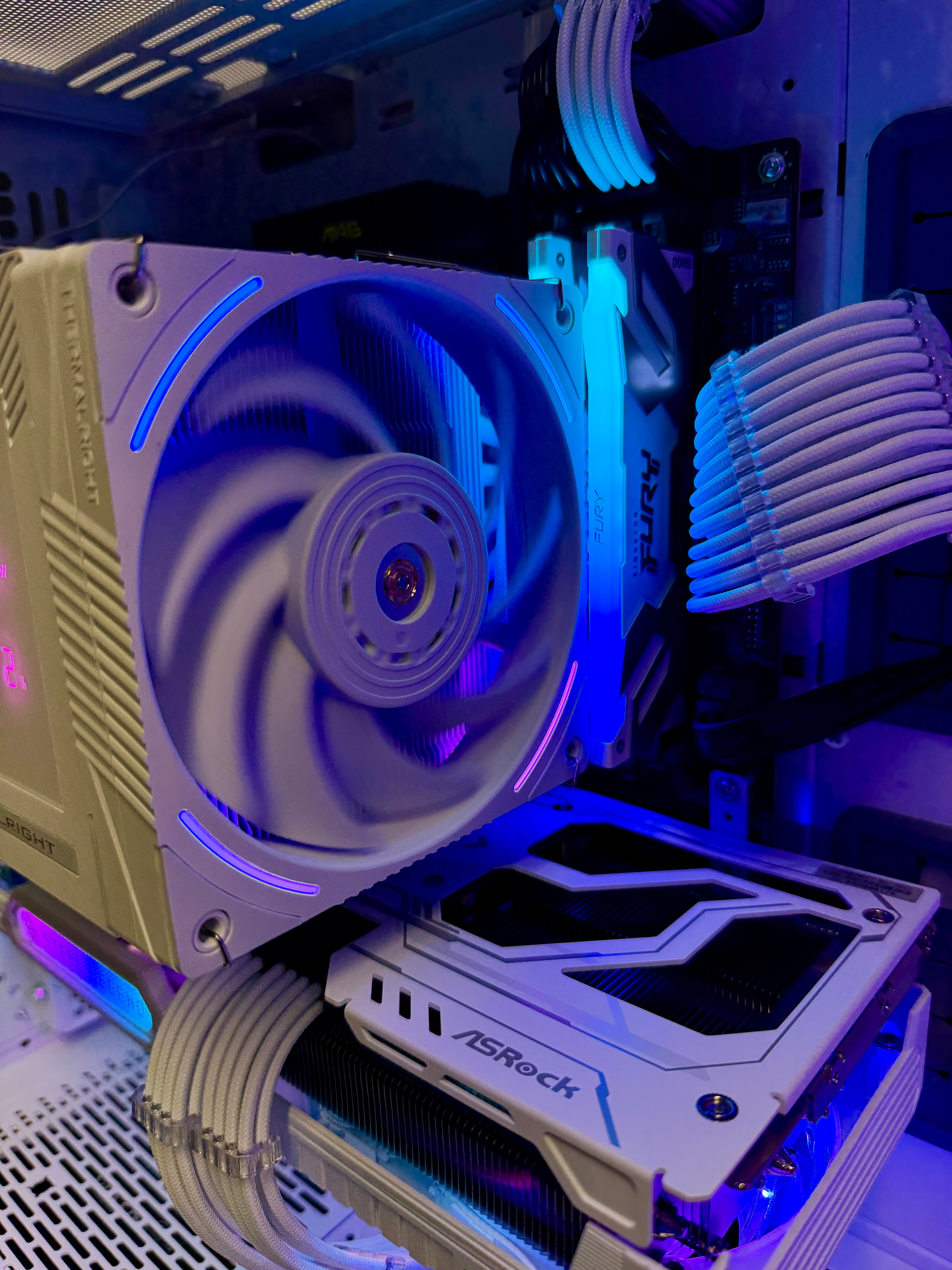 Ready-To-Ship: Intel Core Ultra 7 265K w/Radeon RX 9070 XT White Edition