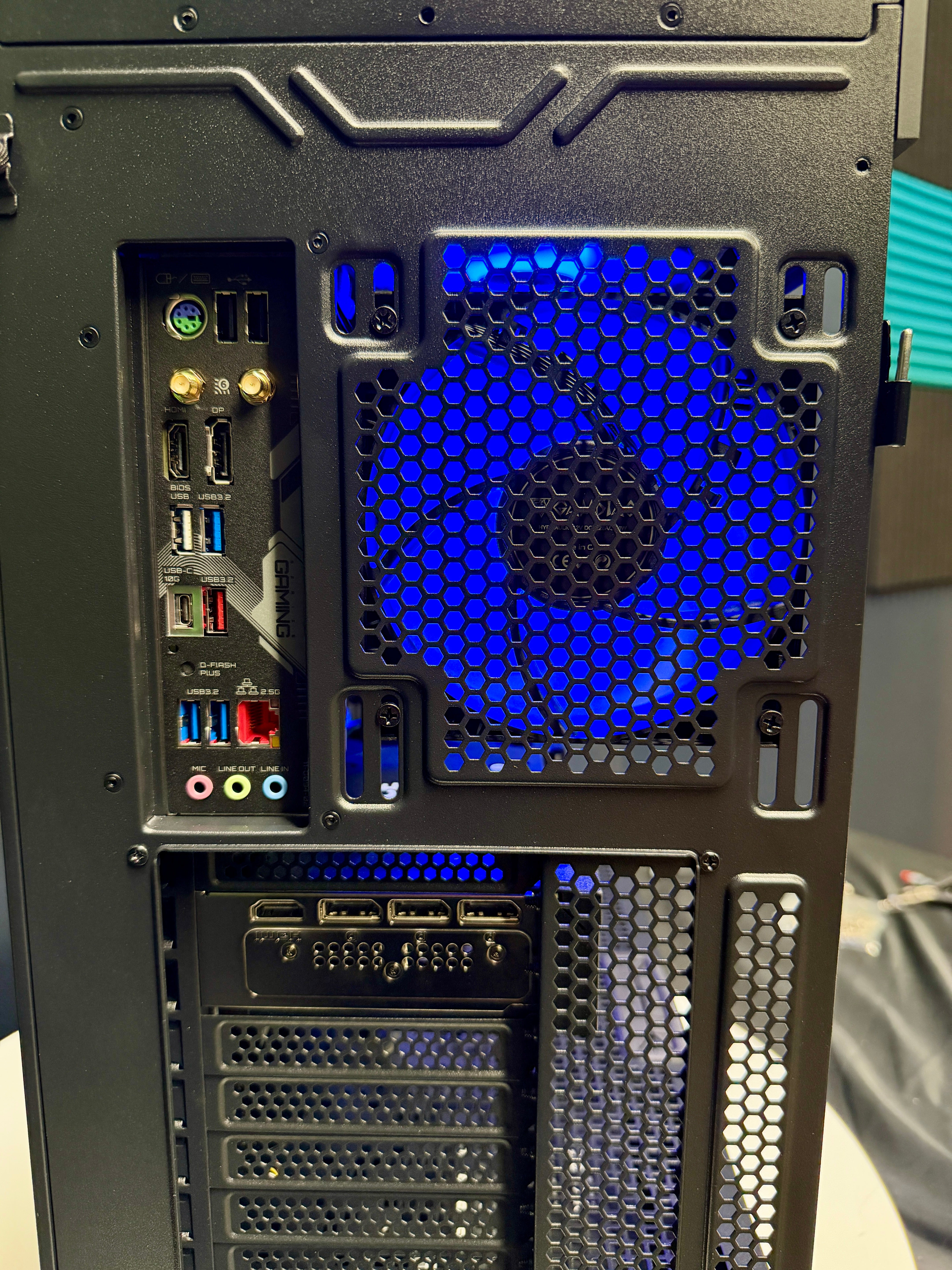 Ready-To-Ship: AMD Ryzen 7 9700X w/GeForce RTX 5070