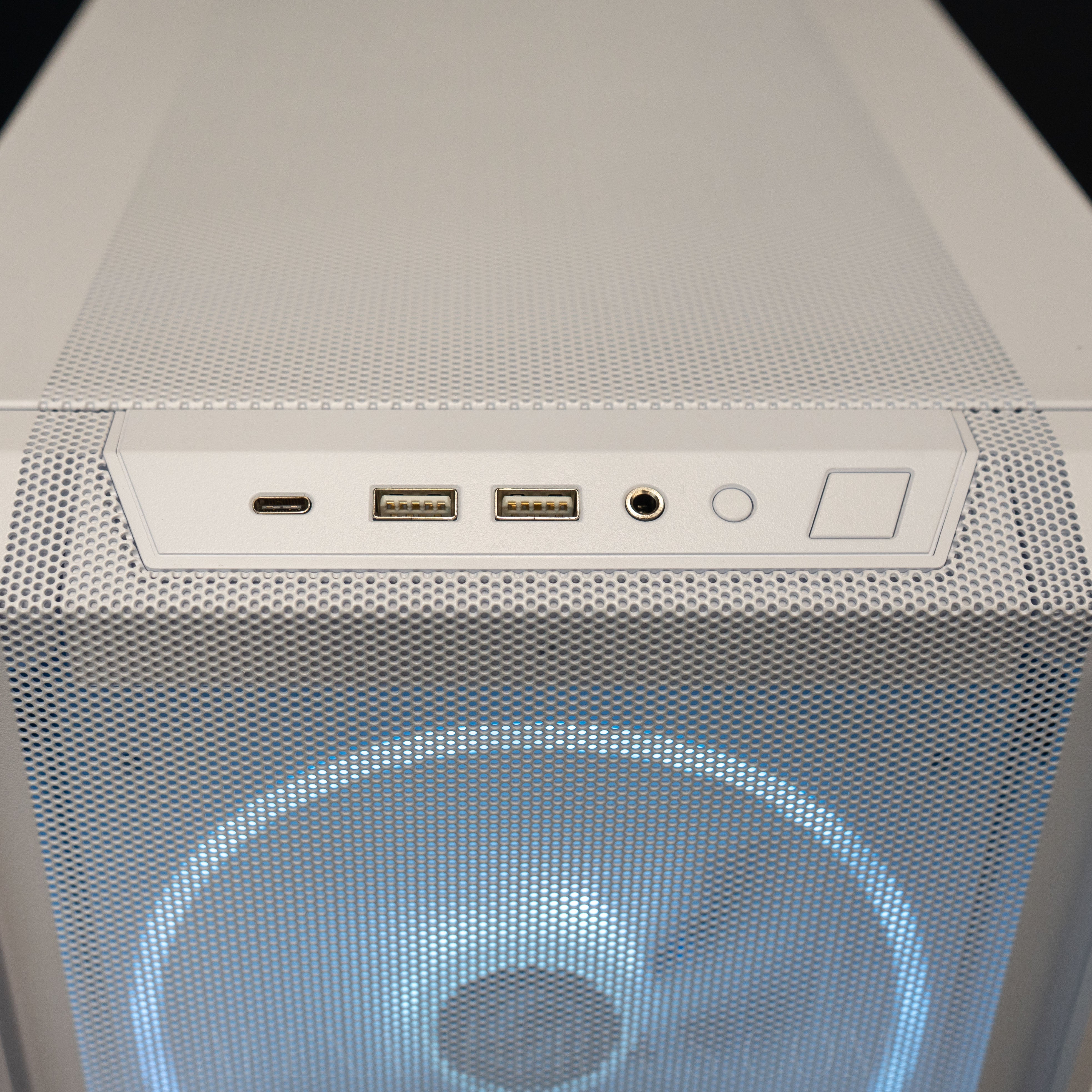Ready-To-Ship: AMD Ryzen 7 7800X3D w/Radeon RX 9070 XT