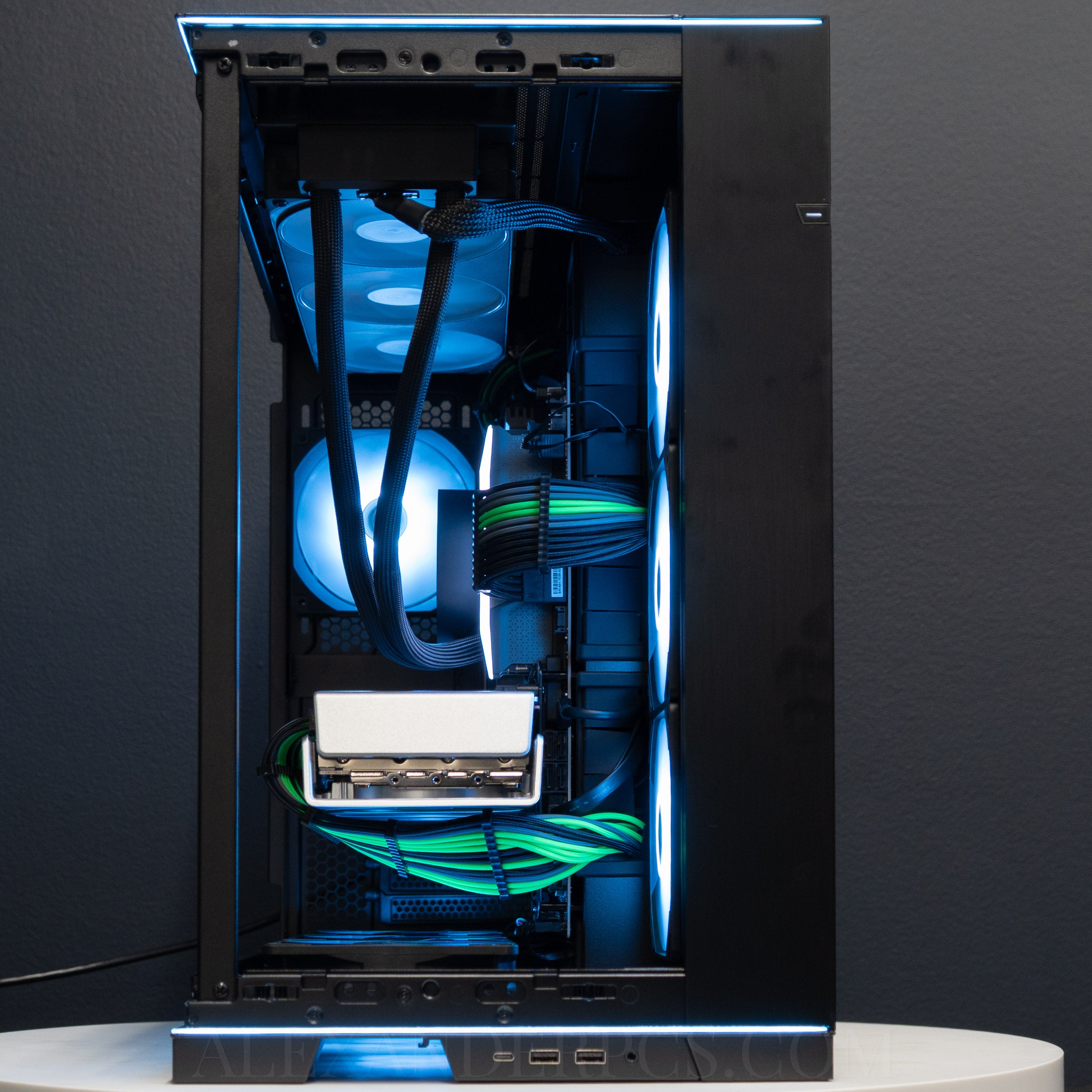 Ready-to-ship: AMD Ryzen 9 9950X3D w/Radeon RX 7900 XTX
