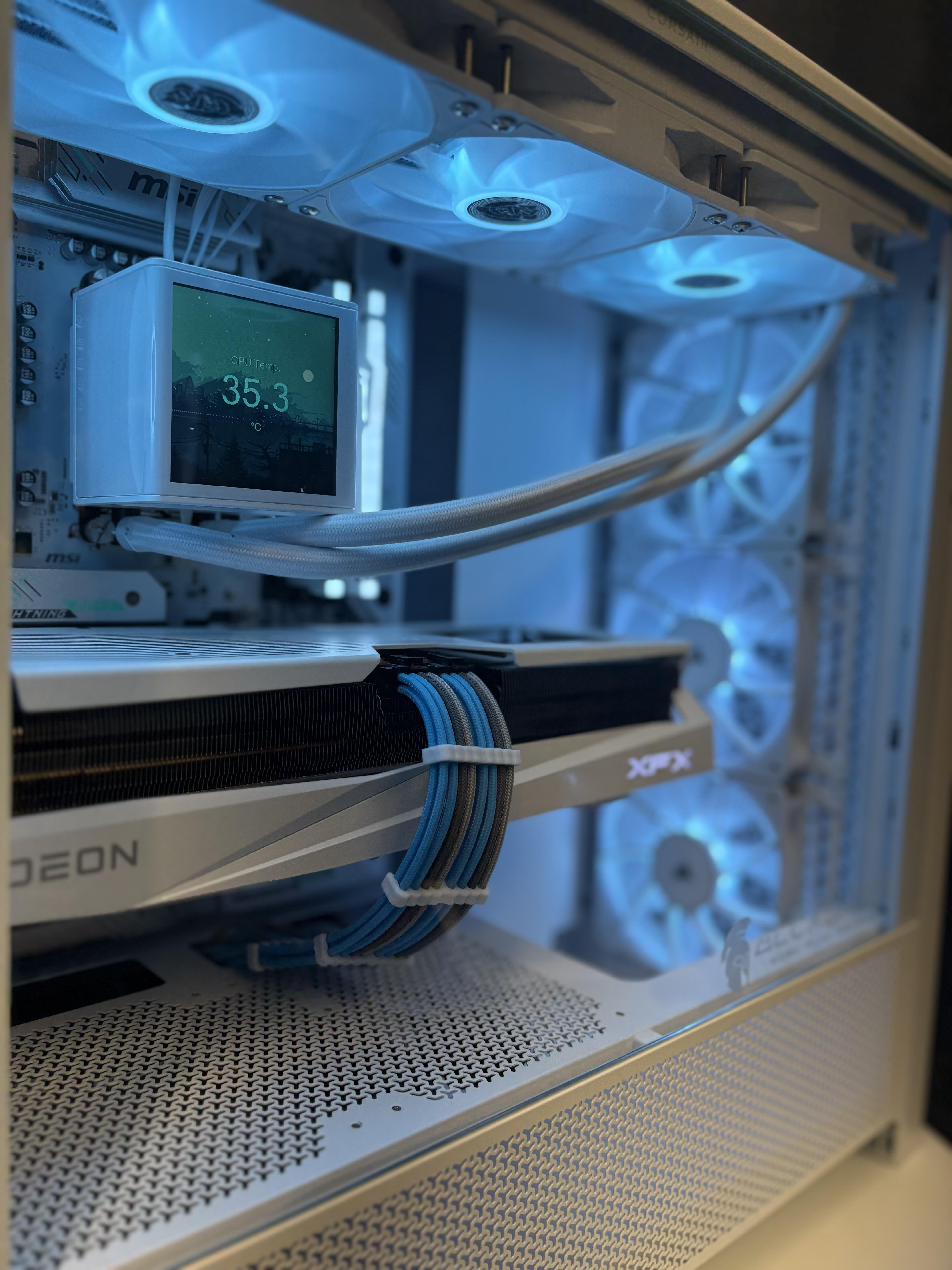 Ready-To-Ship: AMD Ryzen 7 7800X3D w/Radeon RX 9070 XT