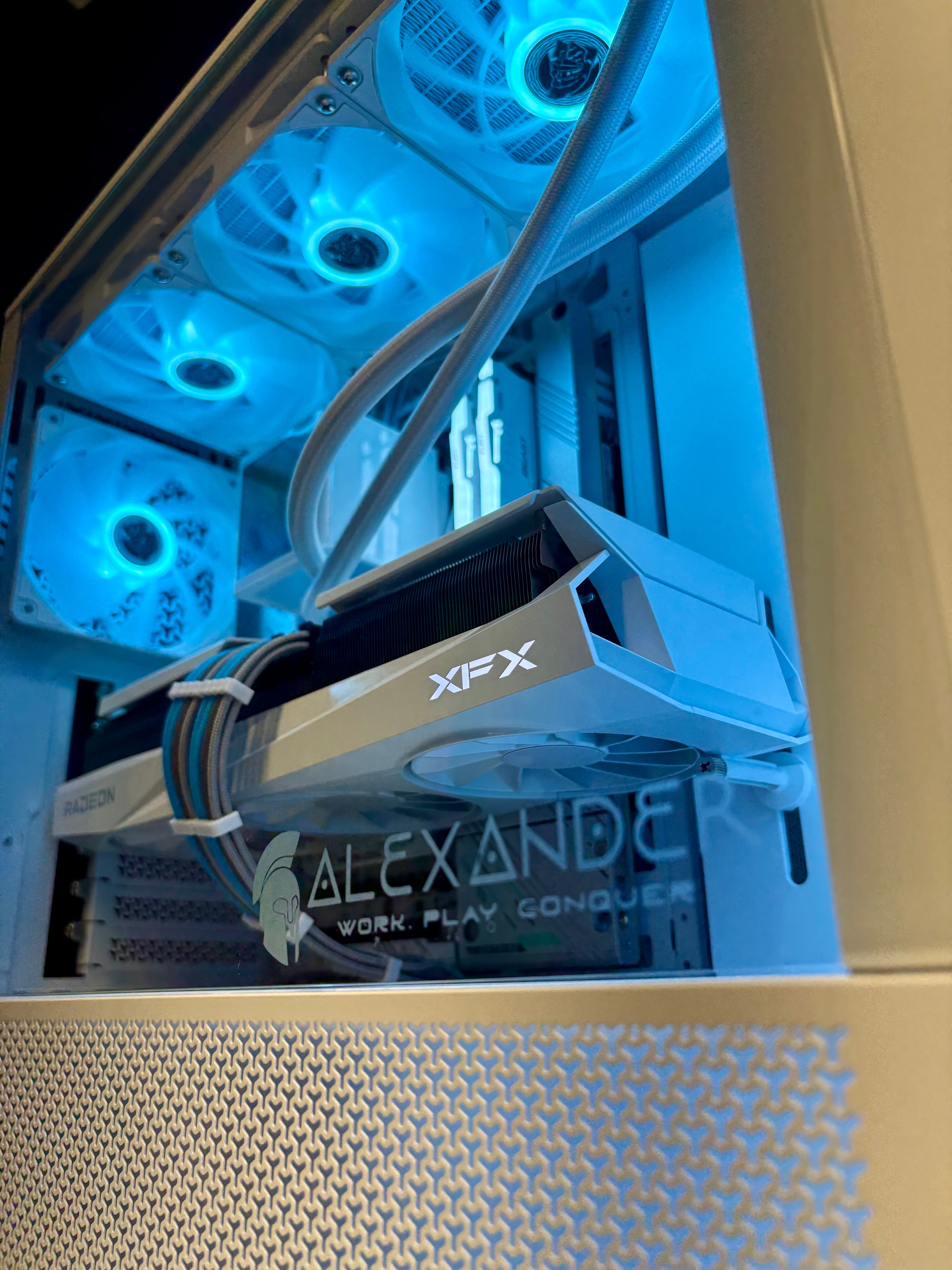 Ready-To-Ship: AMD Ryzen 7 7800X3D w/Radeon RX 9070 XT