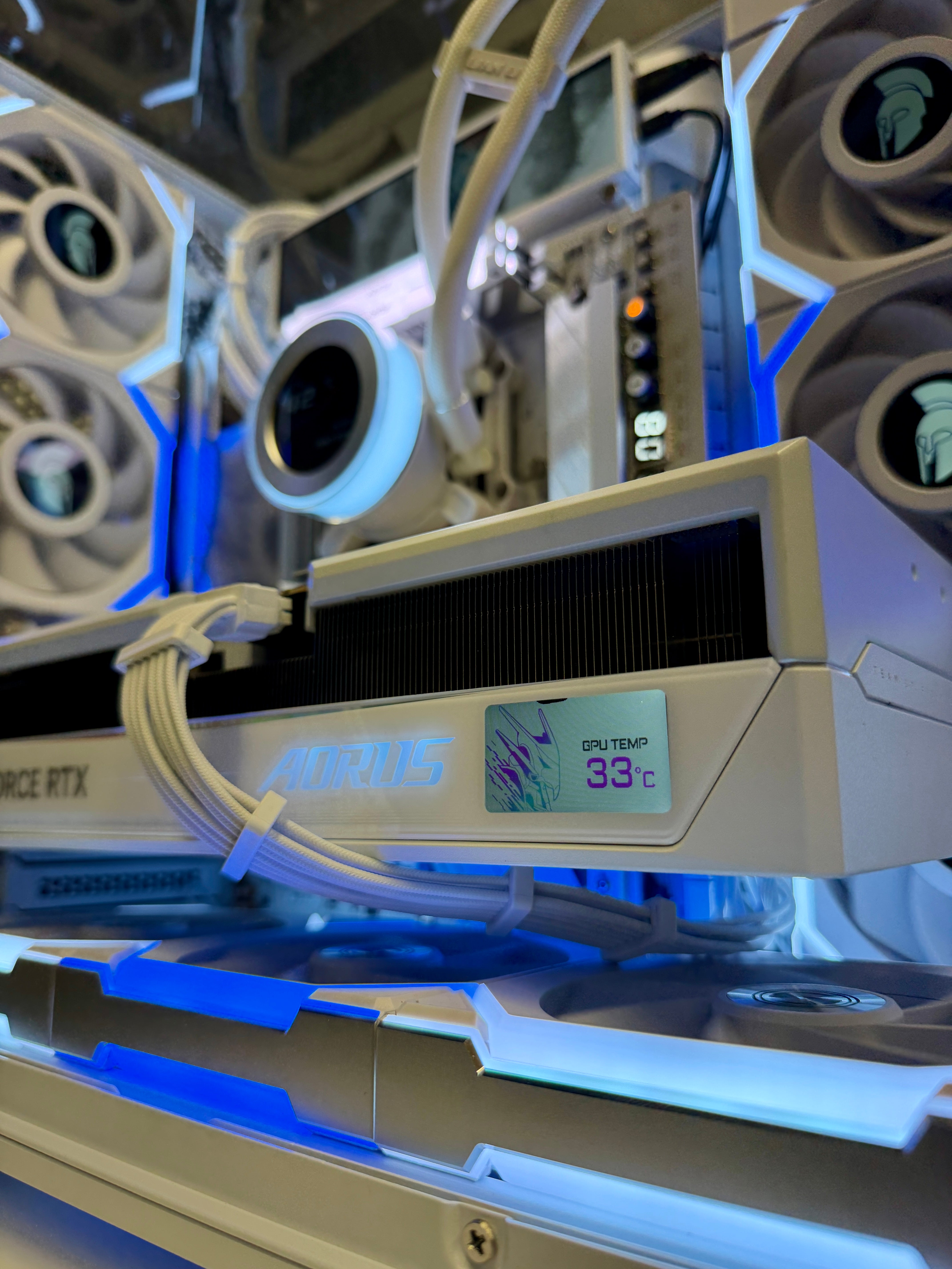 Ready-To-Ship: AMD Ryzen 9 9950X3D w/White AORUS Master 5090