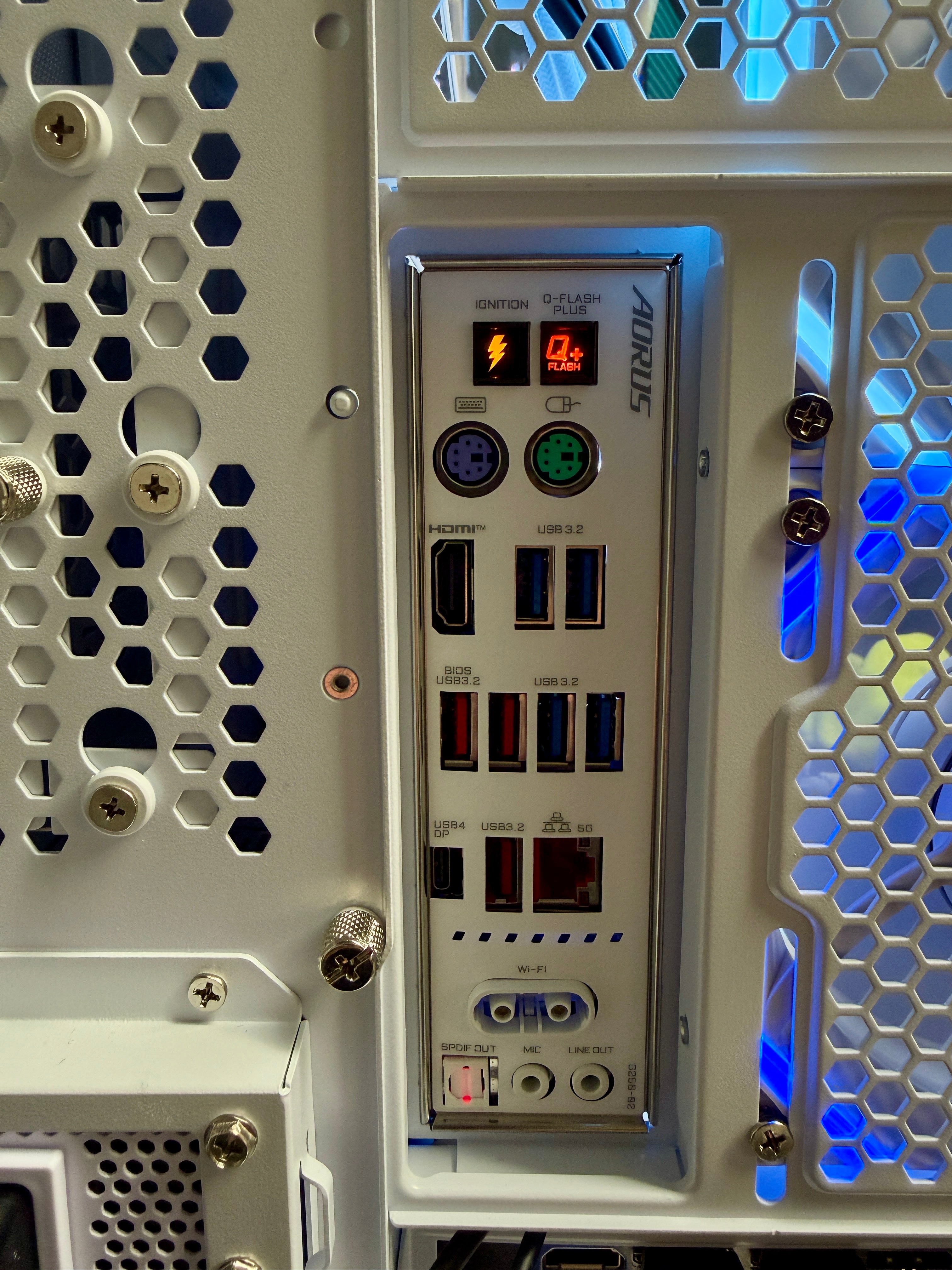 Ready-To-Ship: AMD Ryzen 9 9950X3D w/White AORUS Master 5090