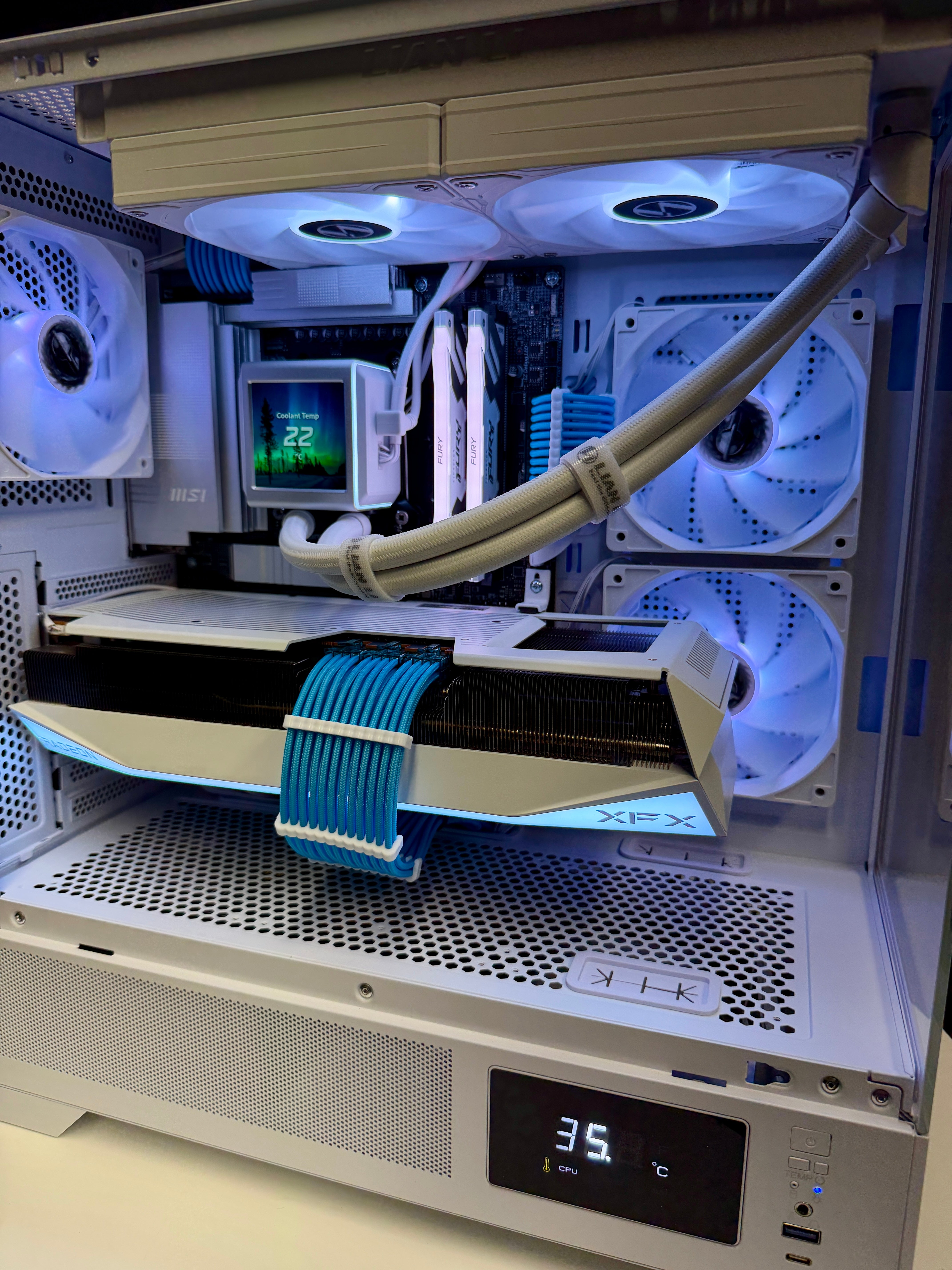 Ready-To-Ship: AMD Ryzen 7 7800X3D w/Radeon RX 9070 XT