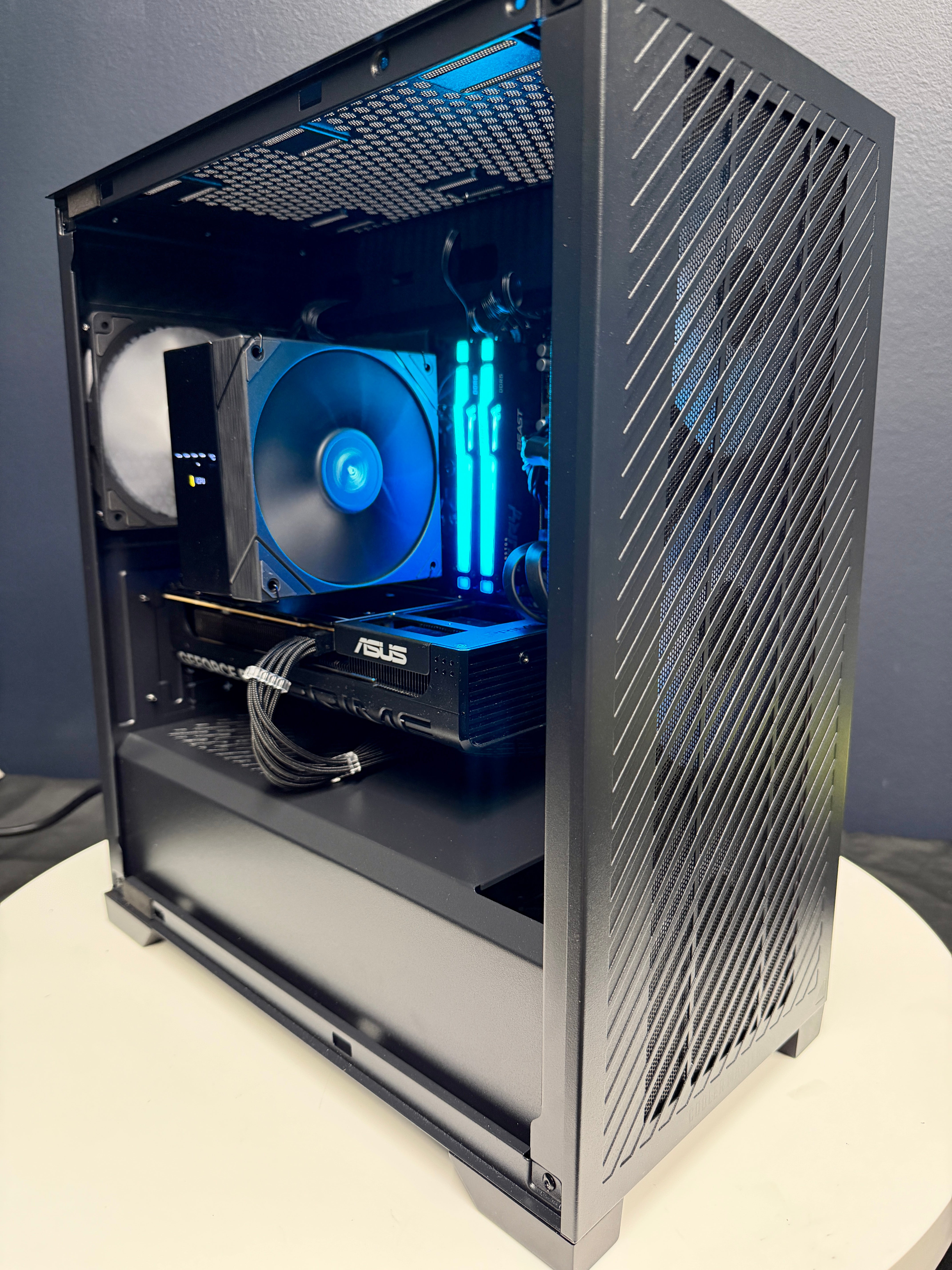 Intel Core i5-14400F w/GeForce RTX 5060