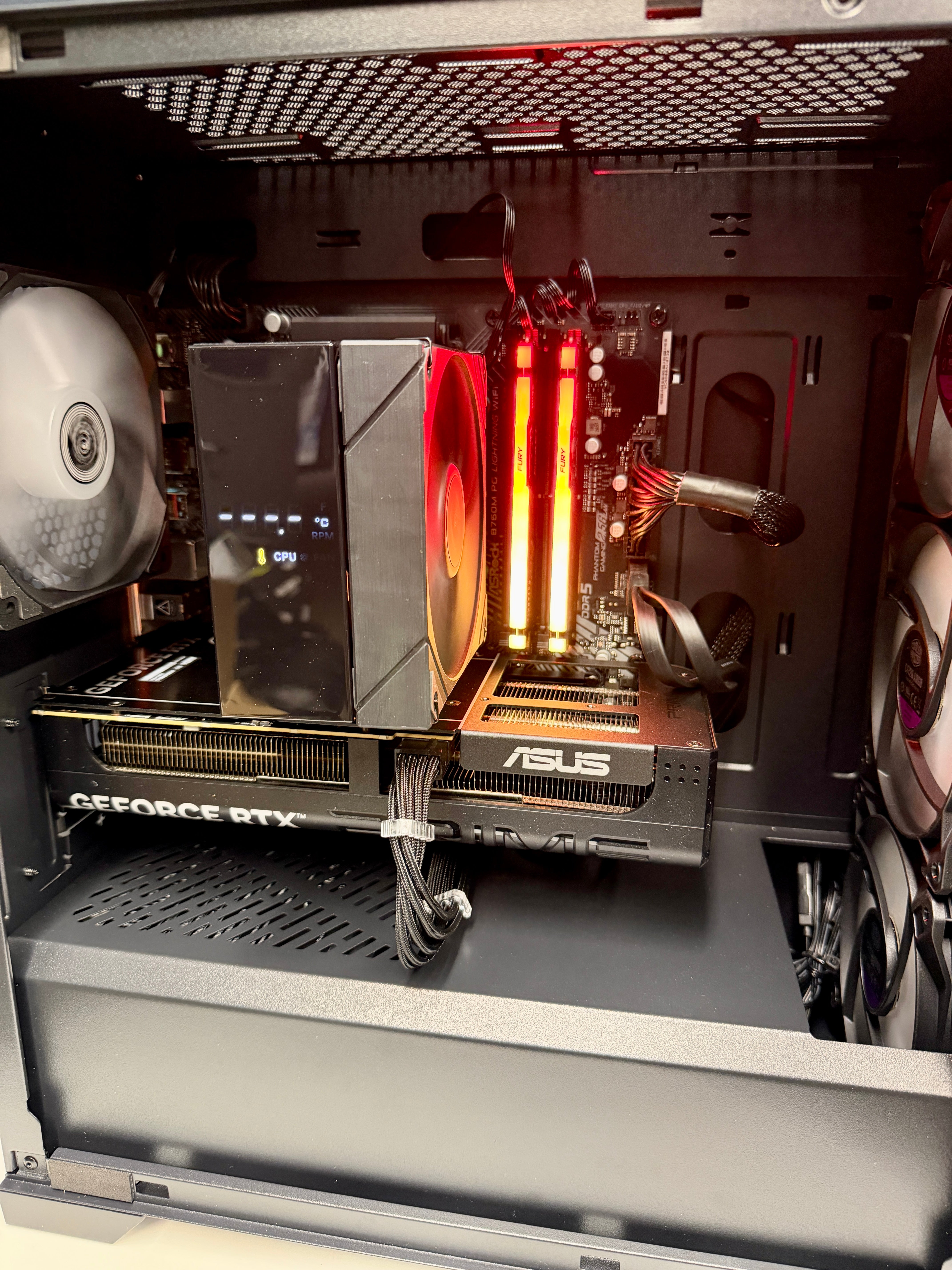 Intel Core i5-14400F w/GeForce RTX 5060