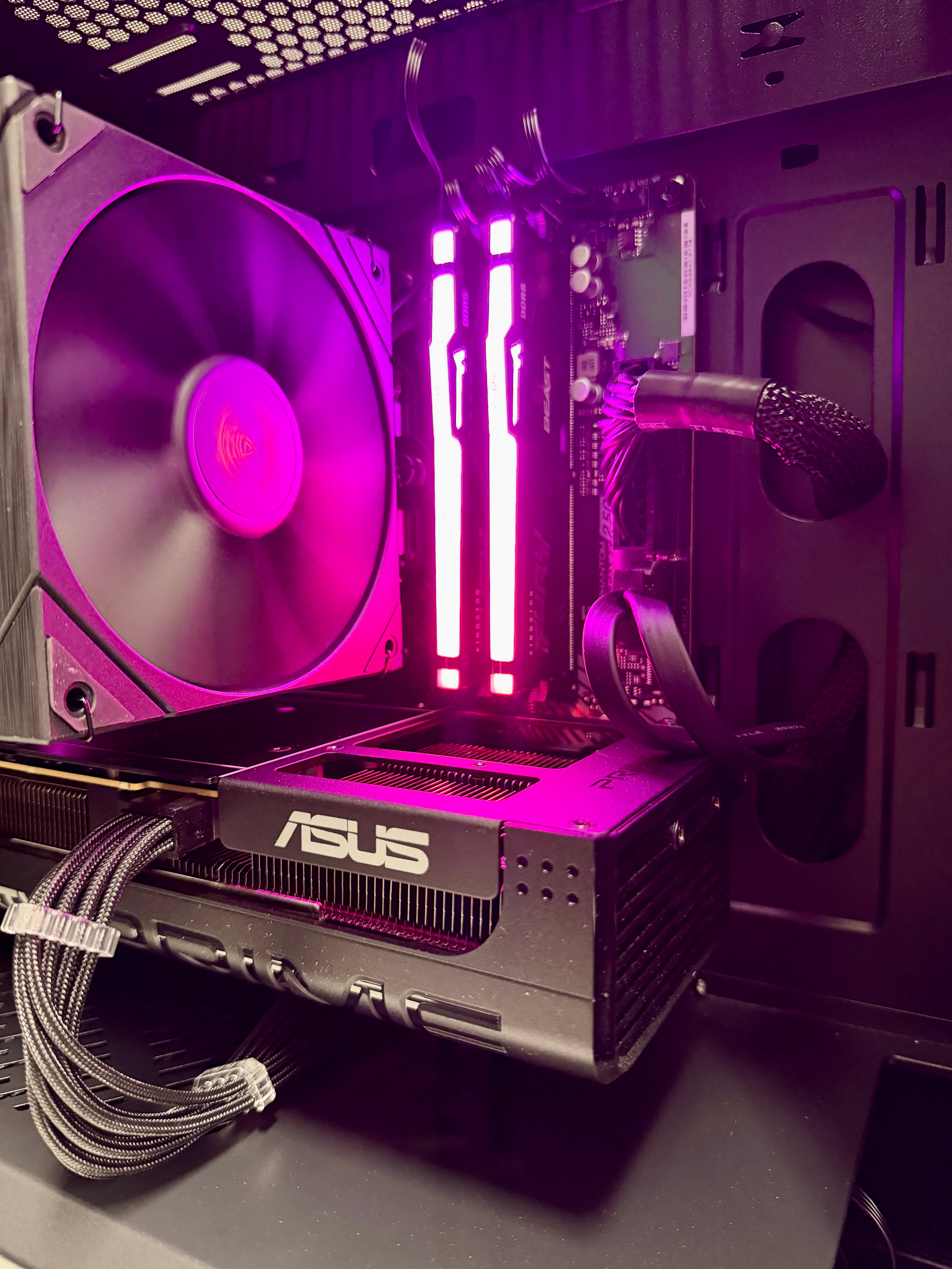 Intel Core i5-14400F w/GeForce RTX 5060