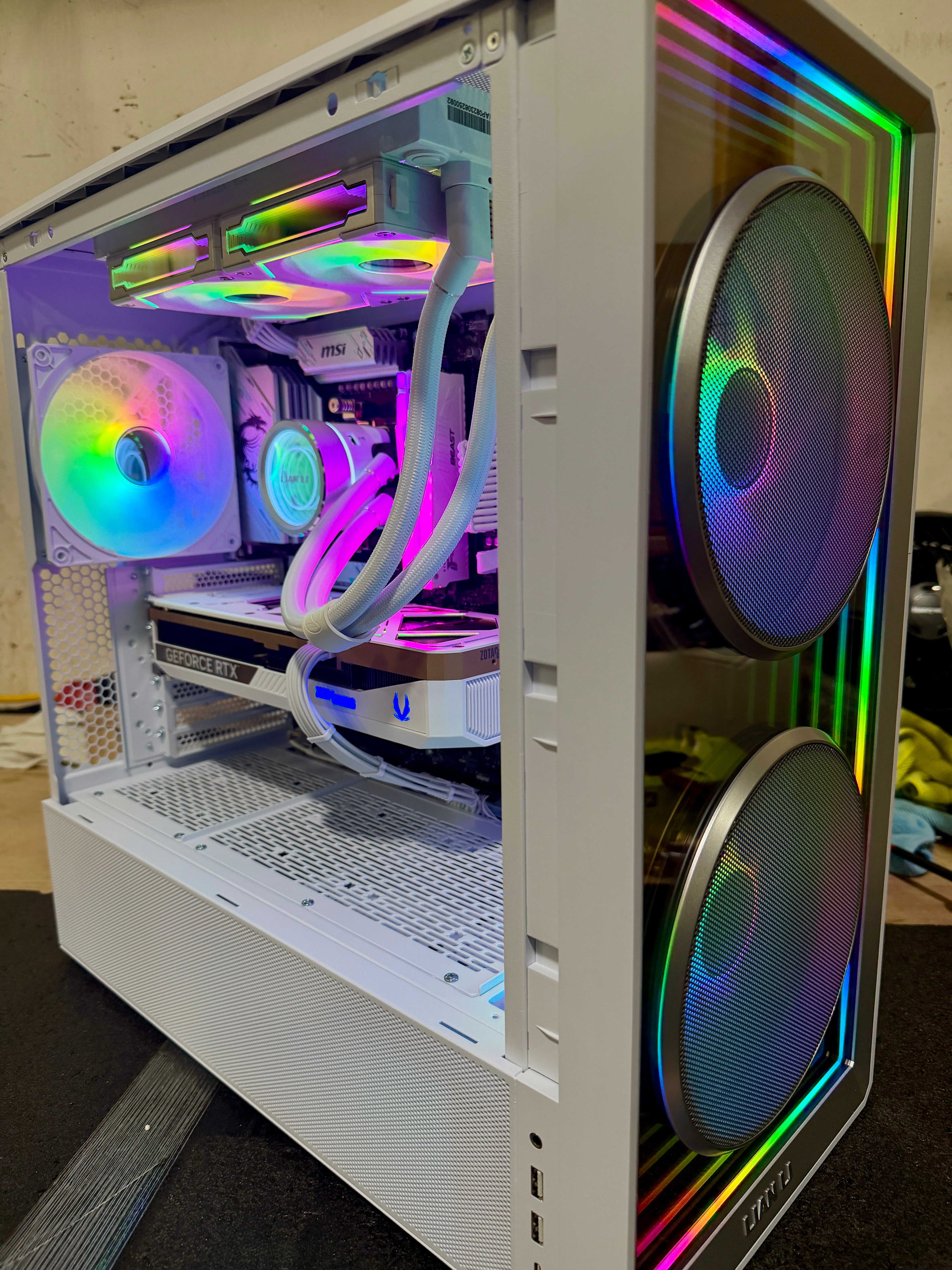 Ready-To-Ship: AMD Ryzen 7 9800X3D w/GeForce RTX 5070 Ti White Edition