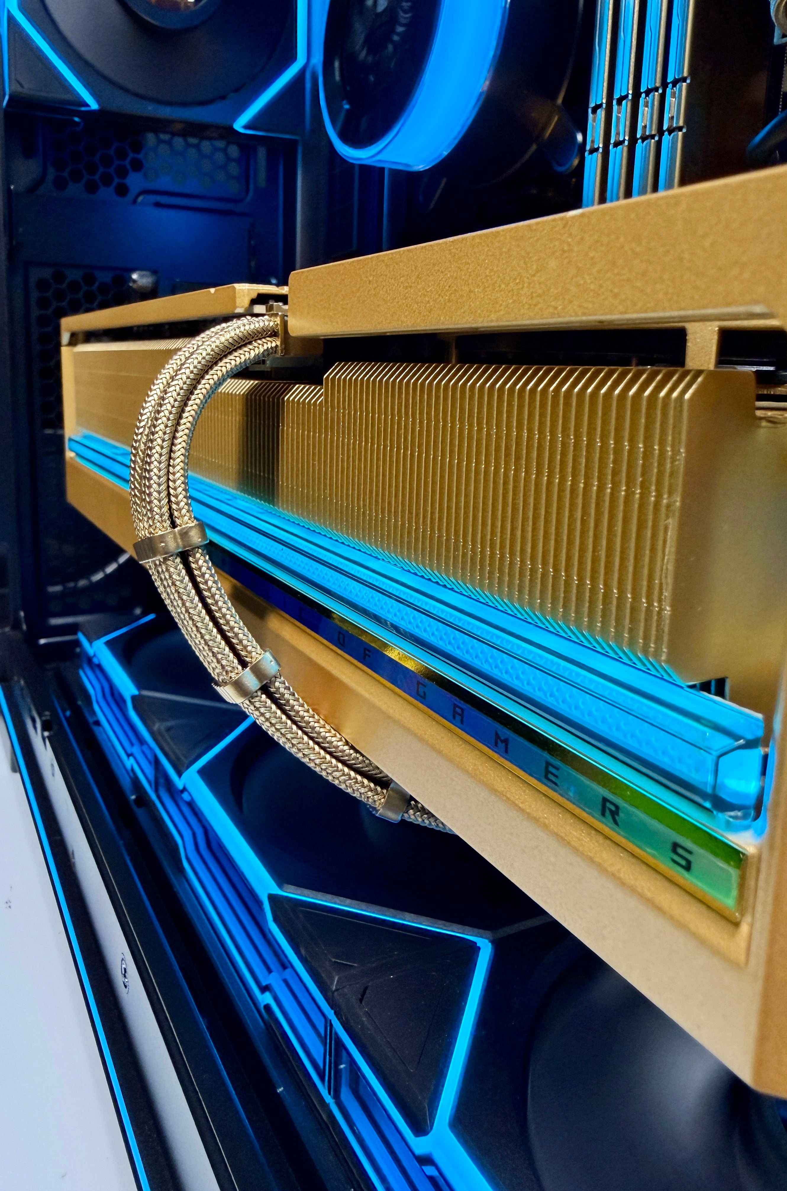 Ready-To-Ship: GOLDEN LION Themed build w/AMD Ryzen 9 9950X3D & ROG Astral 5080 Dhahab Edition, custom hand painted artwork and mods