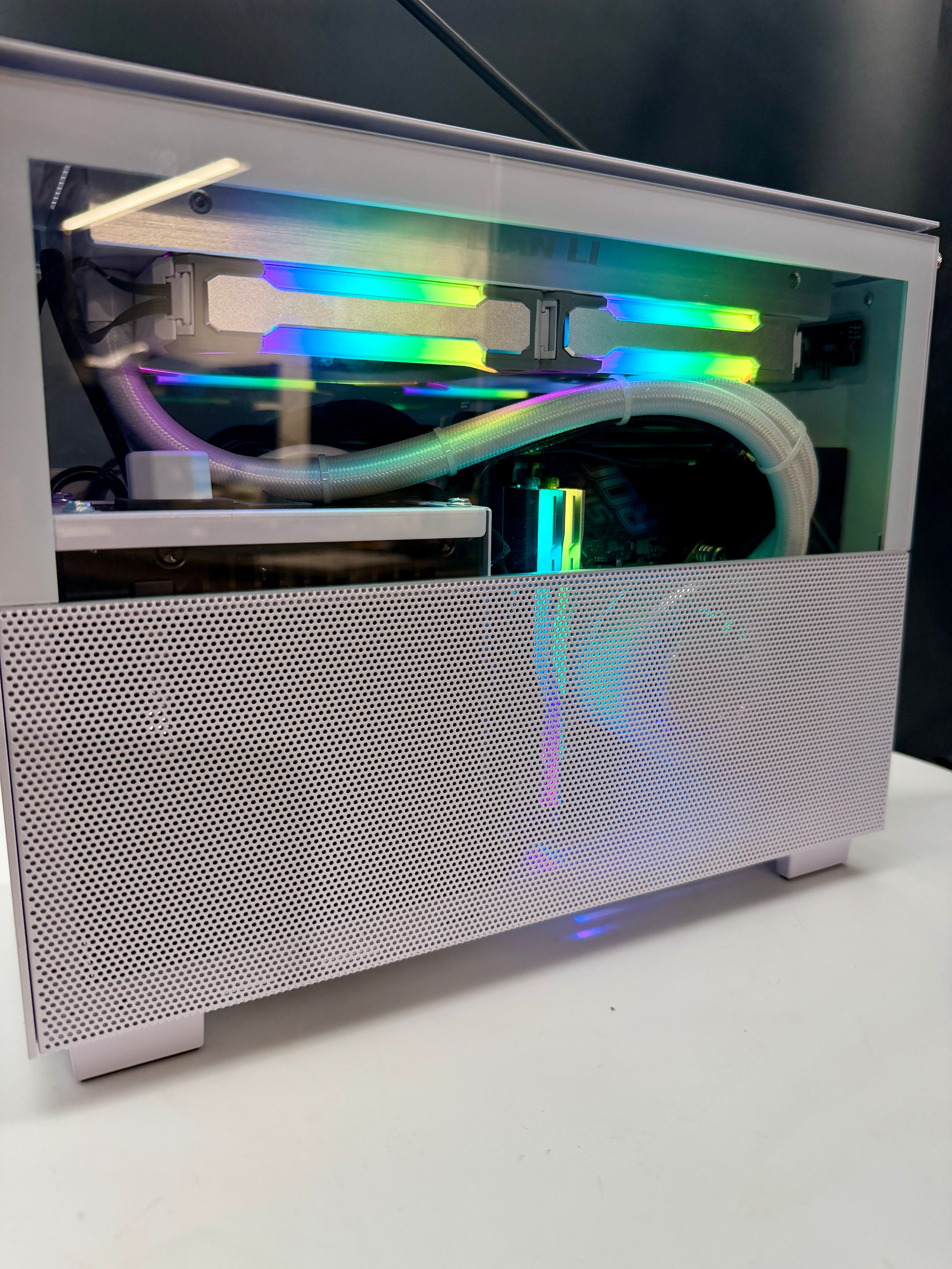 Retired Demo Unit: Intel Core i5-12600K w/GeForce RTX 3070 White - Small Form Factor