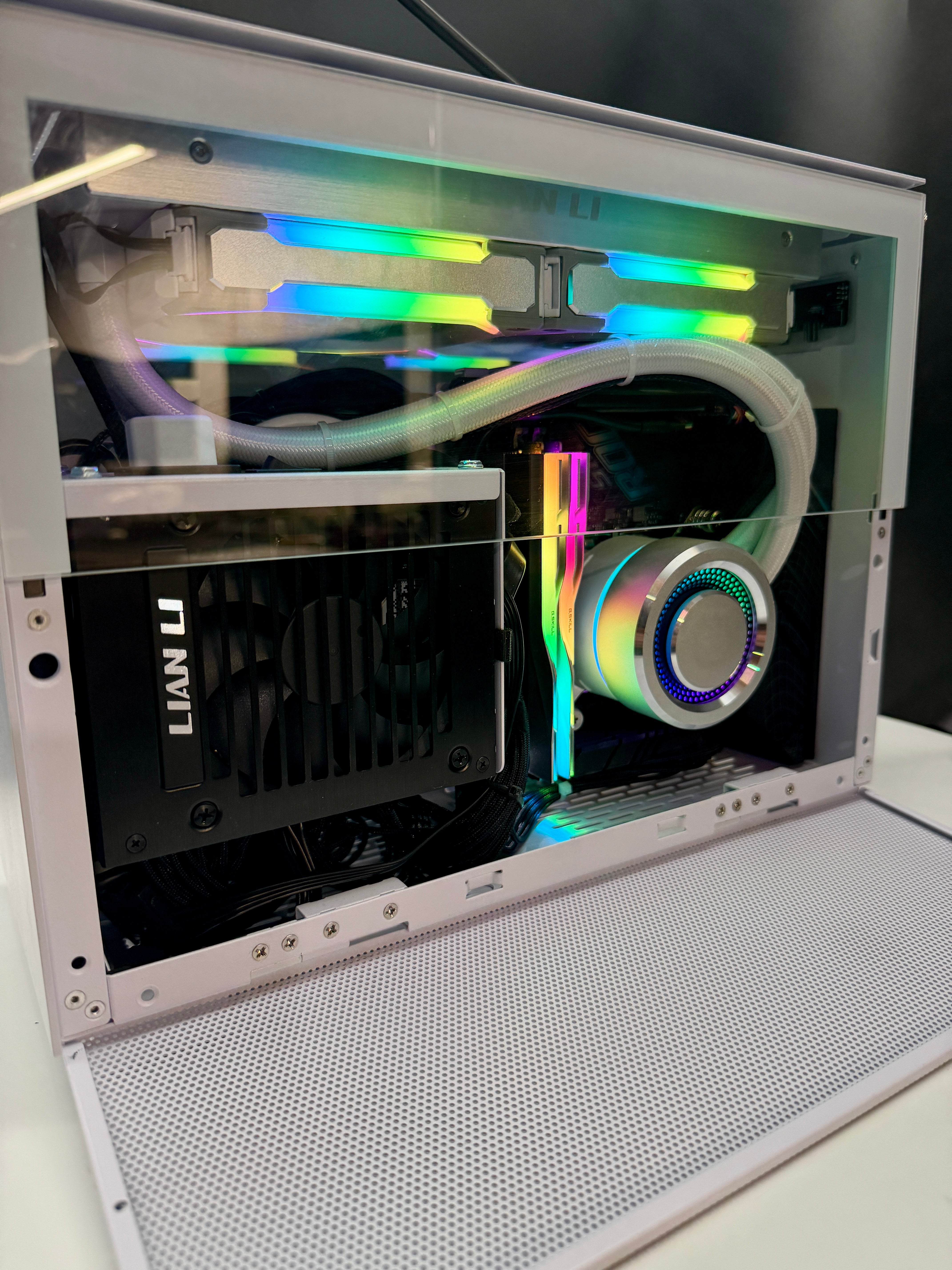 Retired Demo Unit: Intel Core i5-12600K w/GeForce RTX 3070 White - Small Form Factor