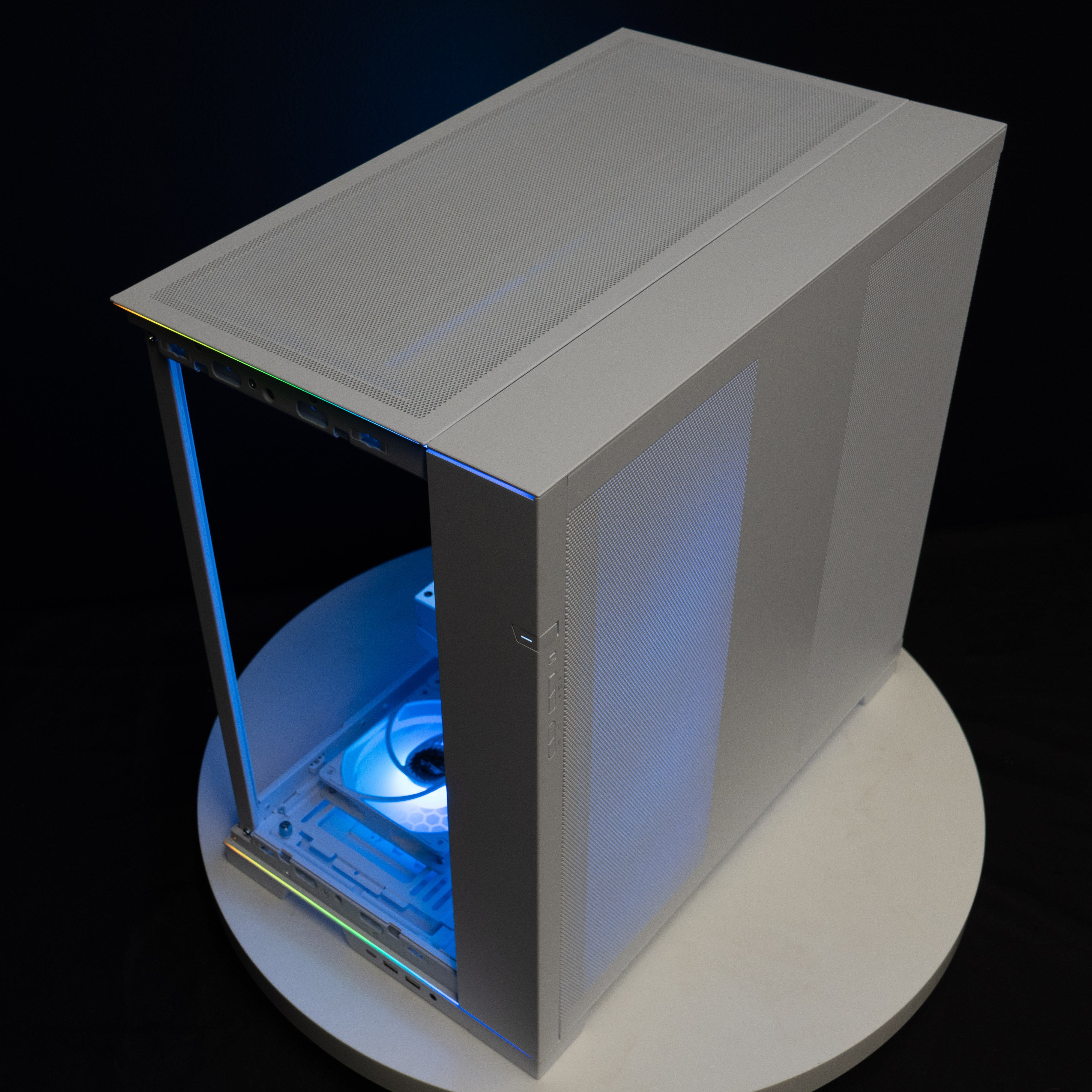 Ready-to-ship: AMD Ryzen 7 9800X3D w/GeForce RTX 5080 White Edition