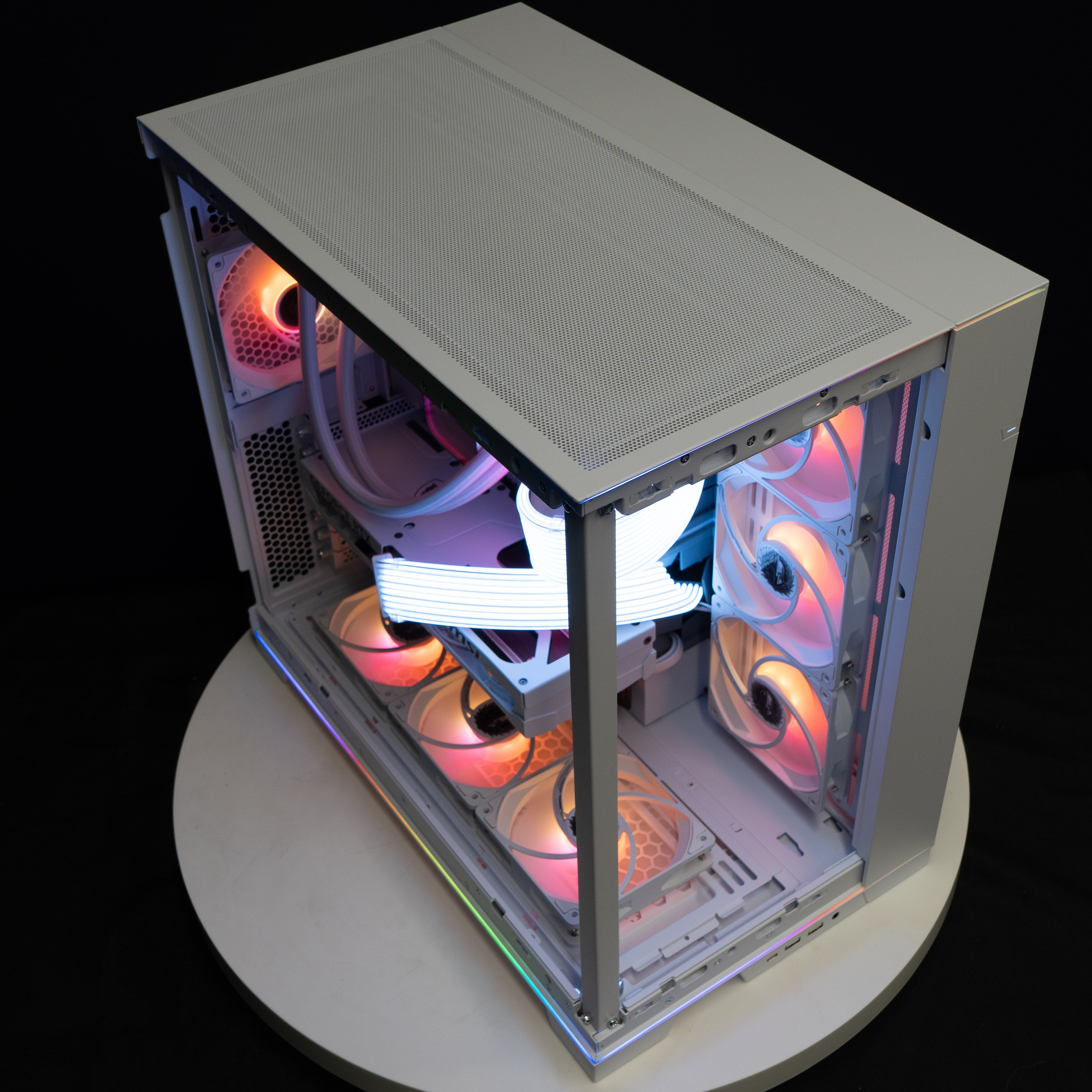 Ready-to-ship: AMD Ryzen 7 9800X3D w/GeForce RTX 5080 White Edition