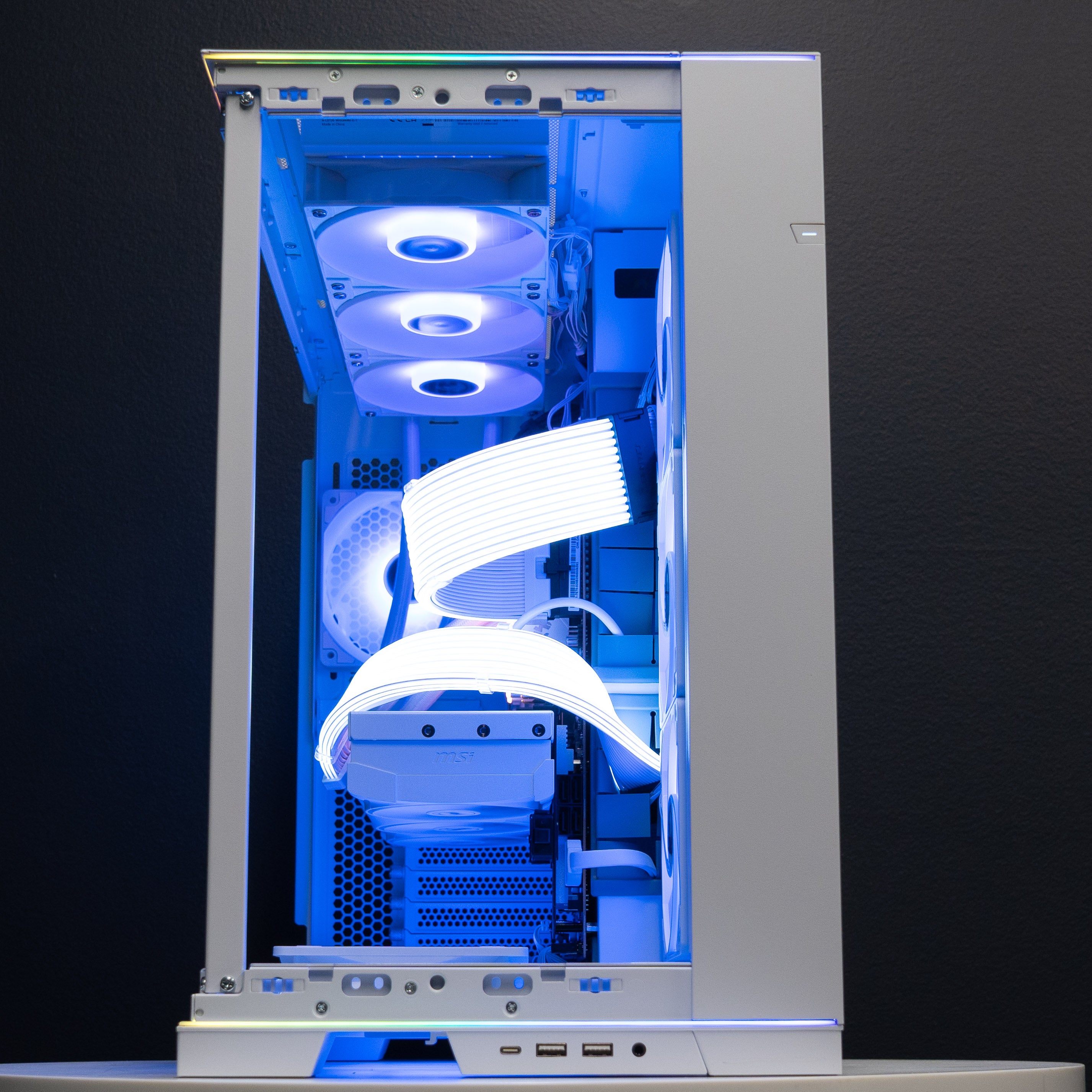Ready-to-ship: AMD Ryzen 7 9800X3D w/GeForce RTX 5080 White Edition