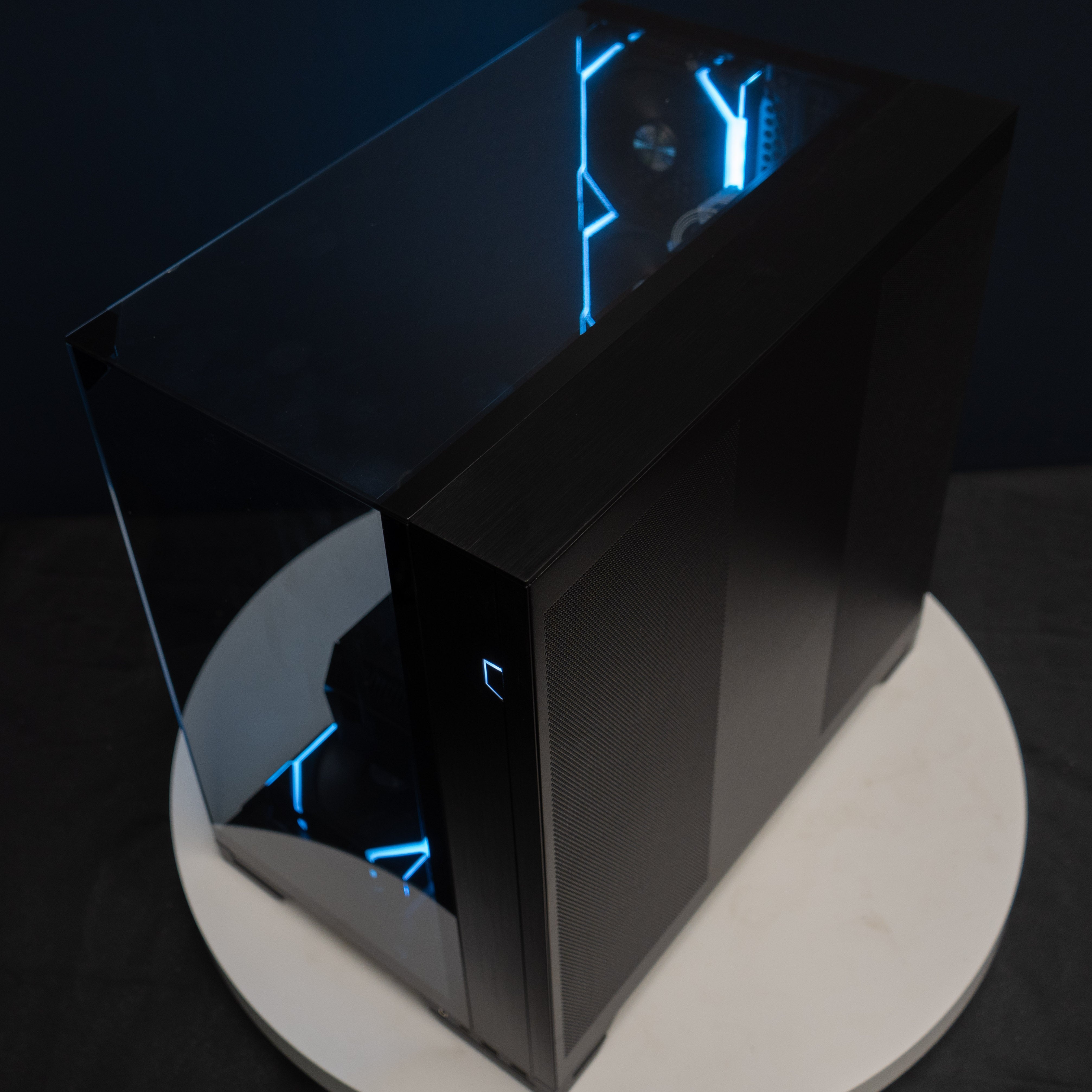 Ready-to-ship: AMD Ryzen 9 9950X3D w/Radeon RX 9070 XT