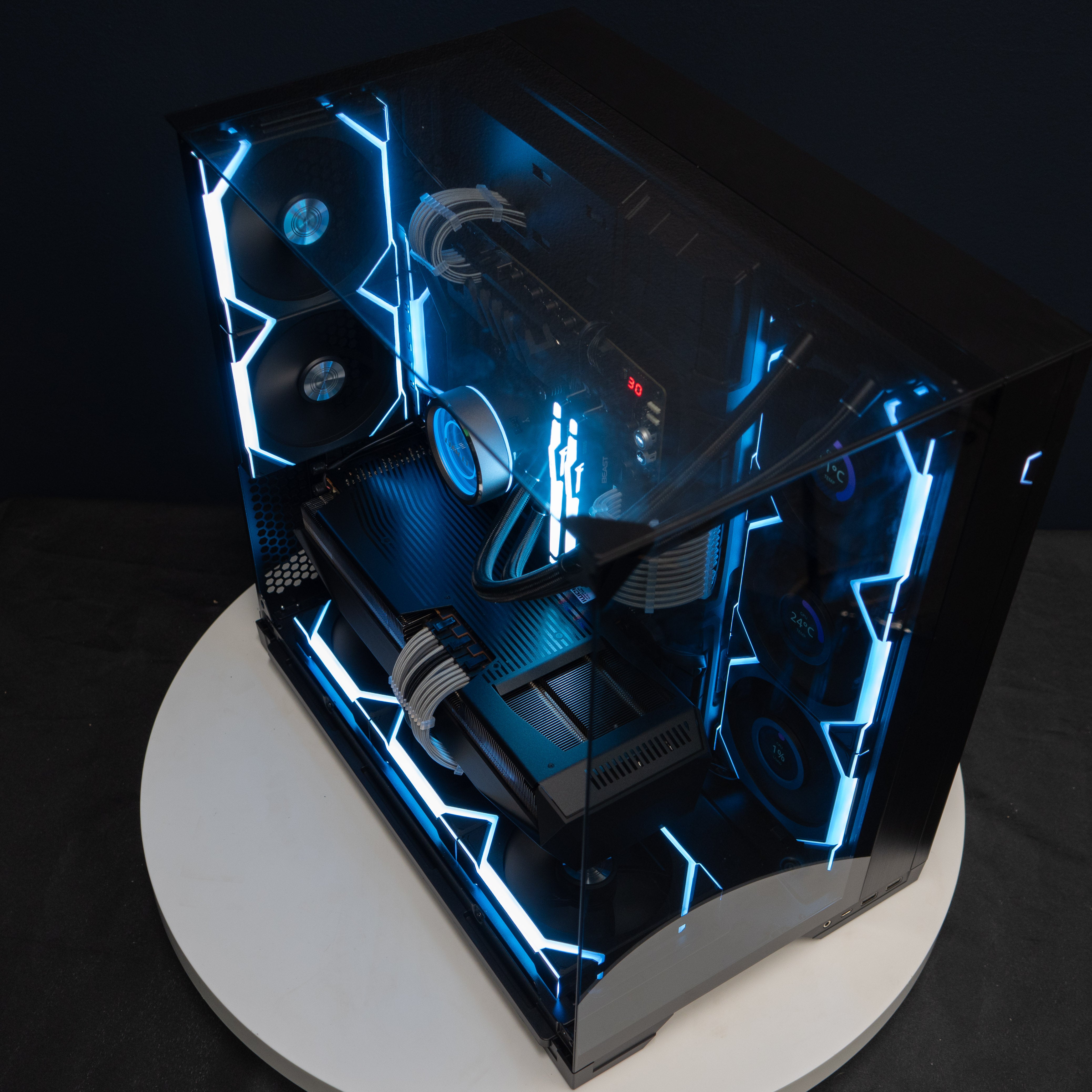 Ready-to-ship: AMD Ryzen 9 9950X3D w/Radeon RX 9070 XT