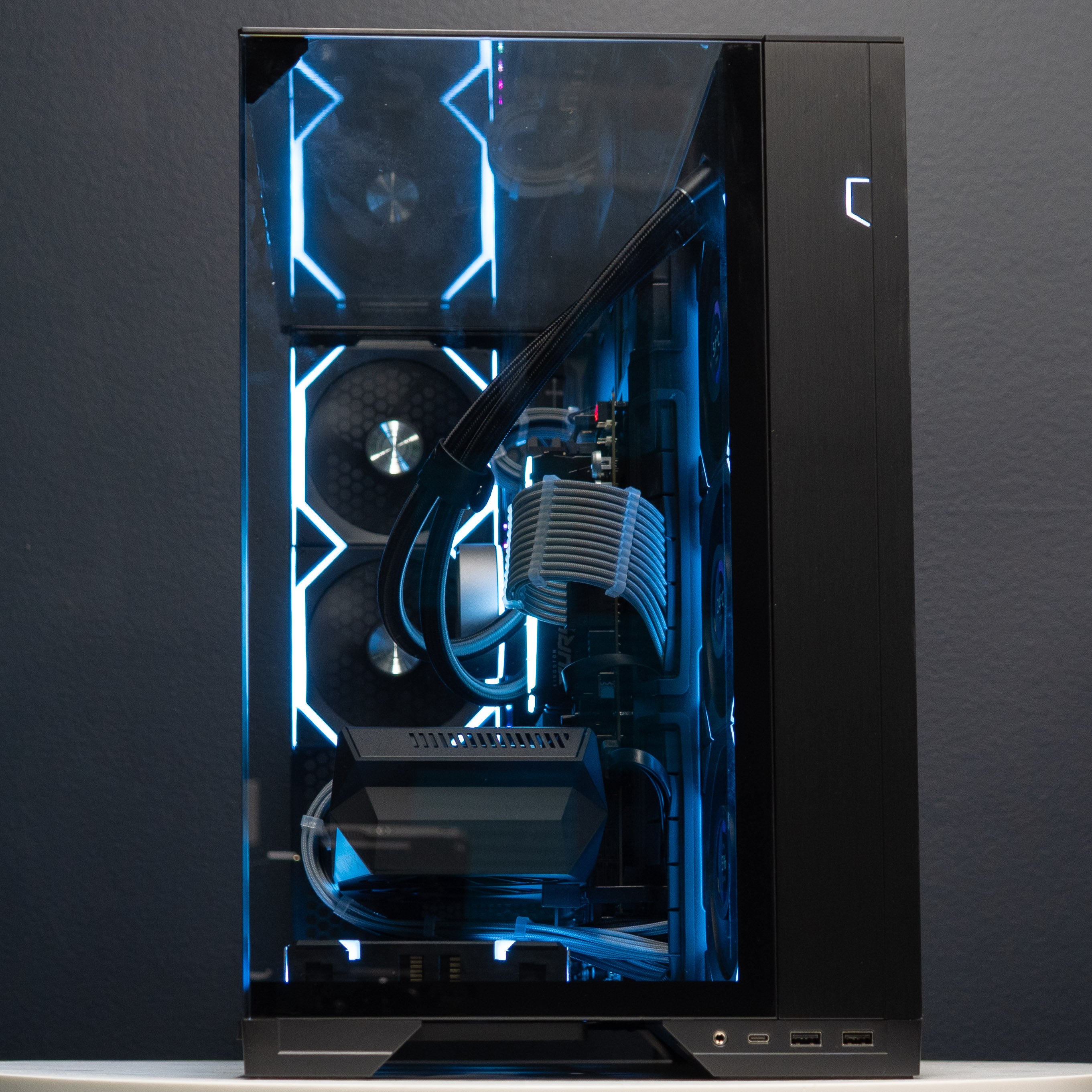 Ready-to-ship: AMD Ryzen 9 9950X3D w/Radeon RX 9070 XT