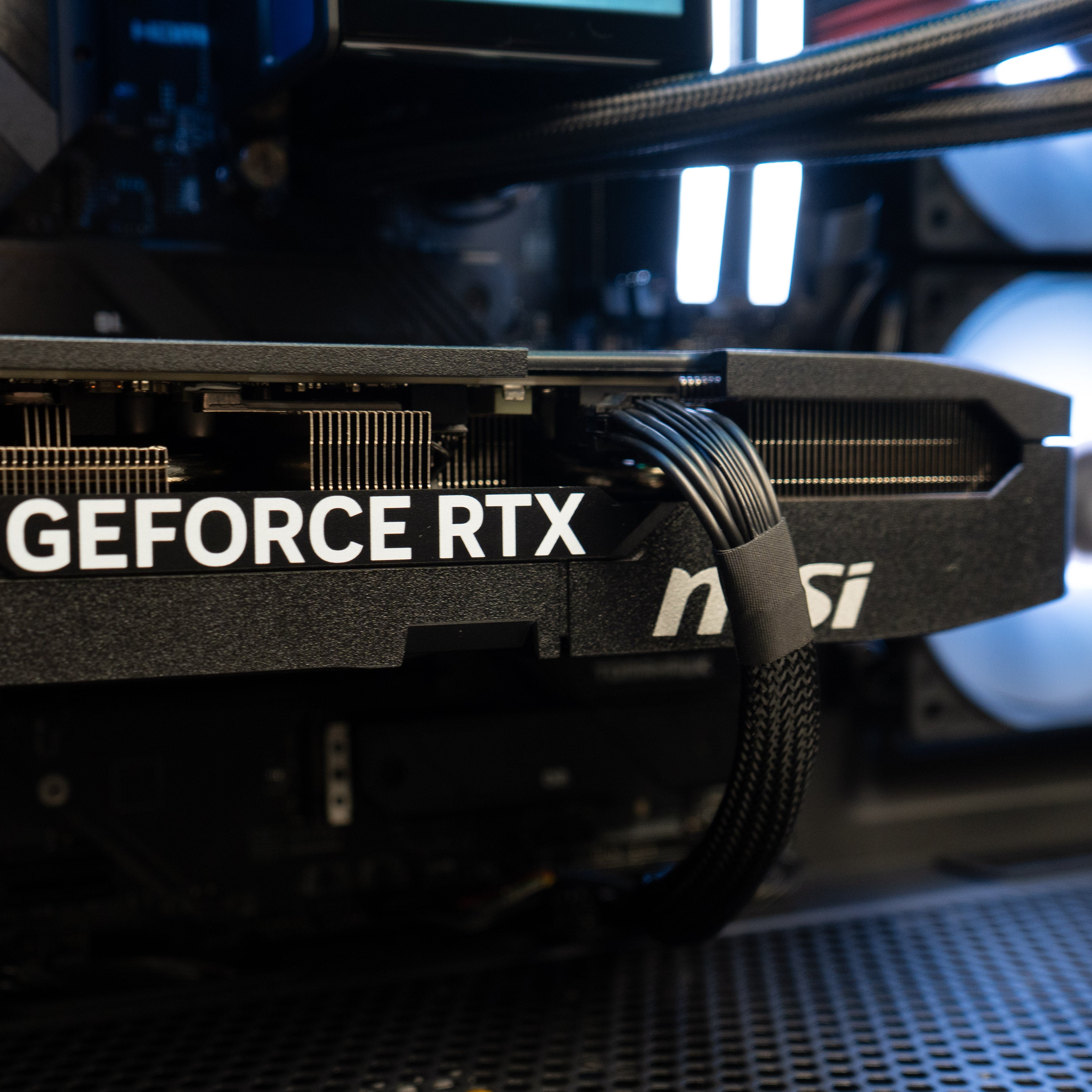 Ready-to-ship: AMD Ryzen 5 7600X w/GeForce RTX 5070