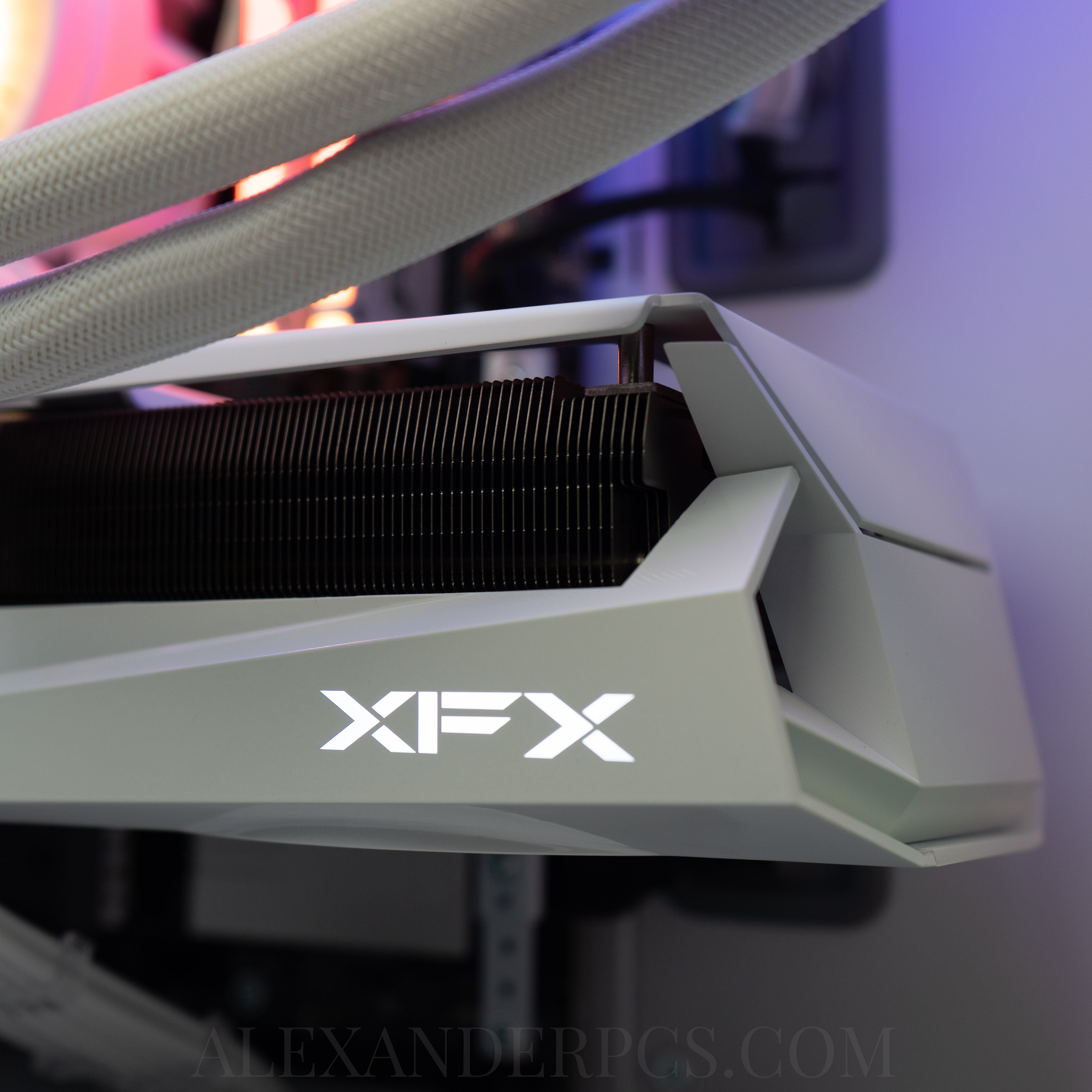 Ready-to-ship: AMD Ryzen 7 9800X3D w/Radeon RX 9070 XT